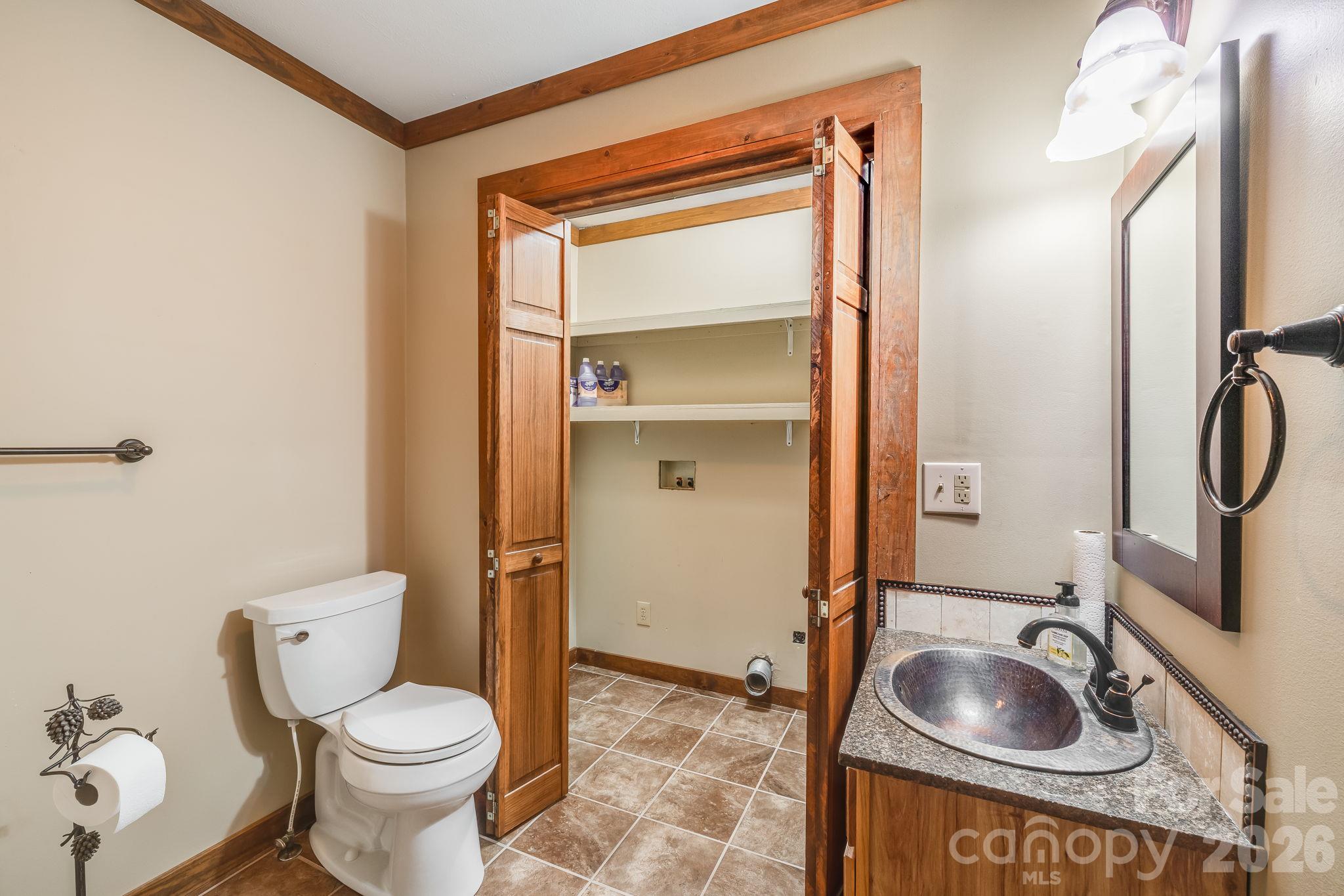 Main Level Bathroom - 92 Longridge Lane, Waynesville