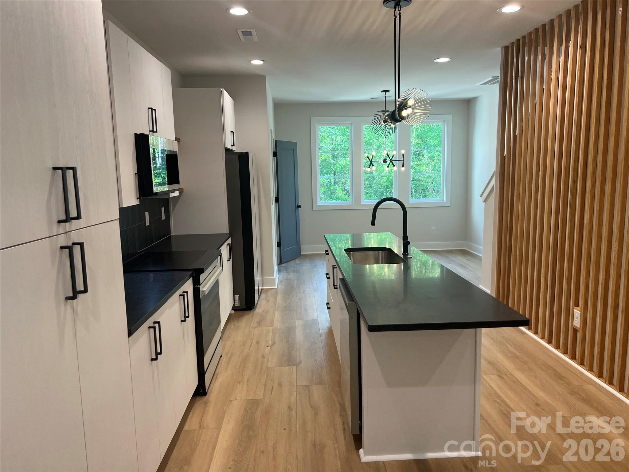 Townhouse at 1312 Carolyn Drive, Charlotte, photo 2 of 27