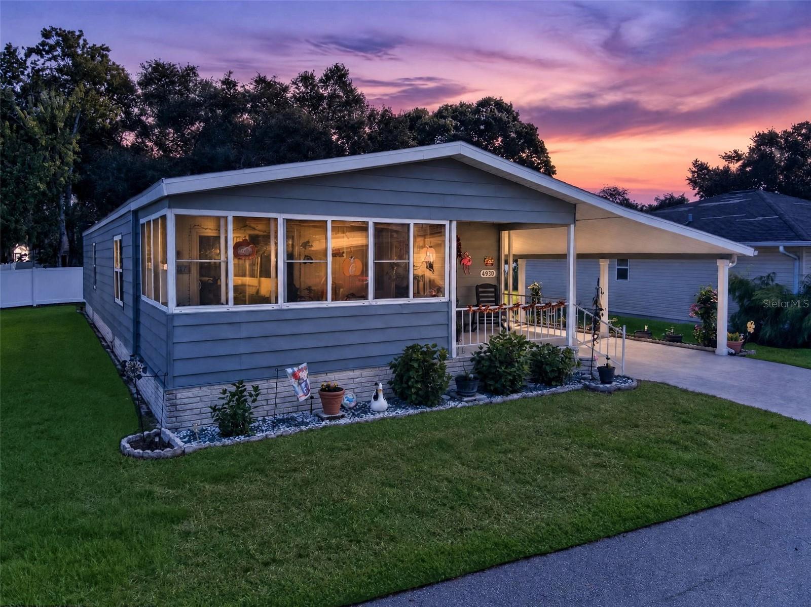 Manufactured Home at 4930 COLONNADES CIR E, LAKELAND, photo 5 of 45