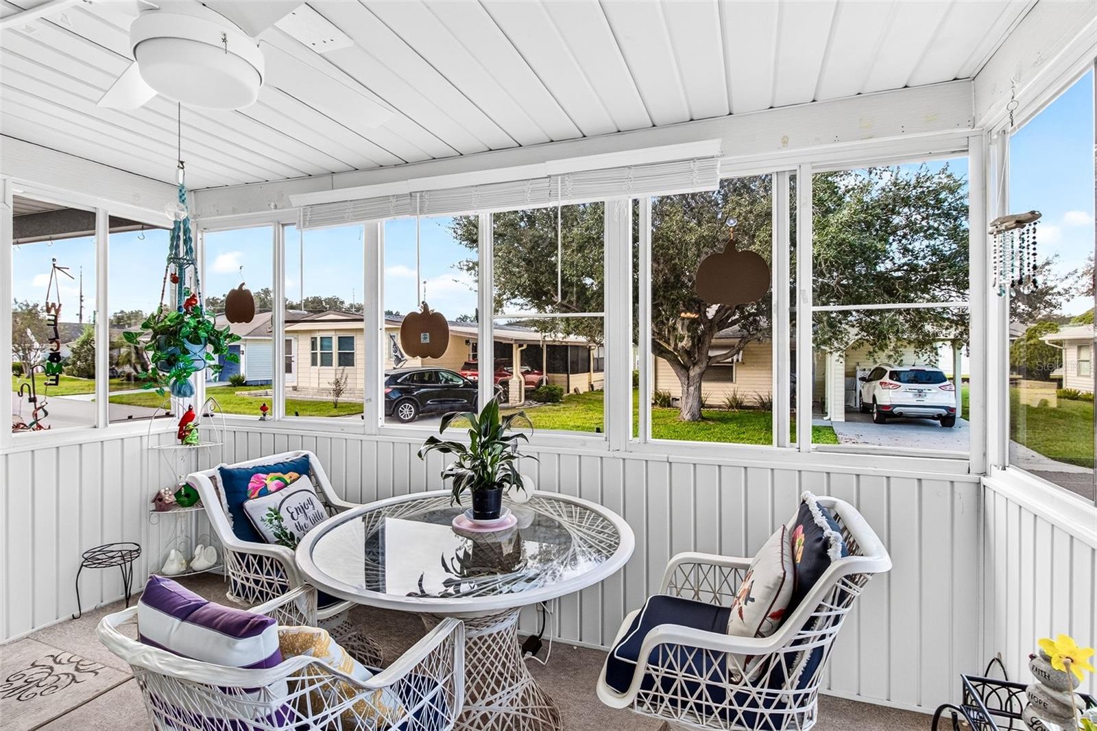 Manufactured Home at 4930 COLONNADES CIR E, LAKELAND, photo 6 of 45