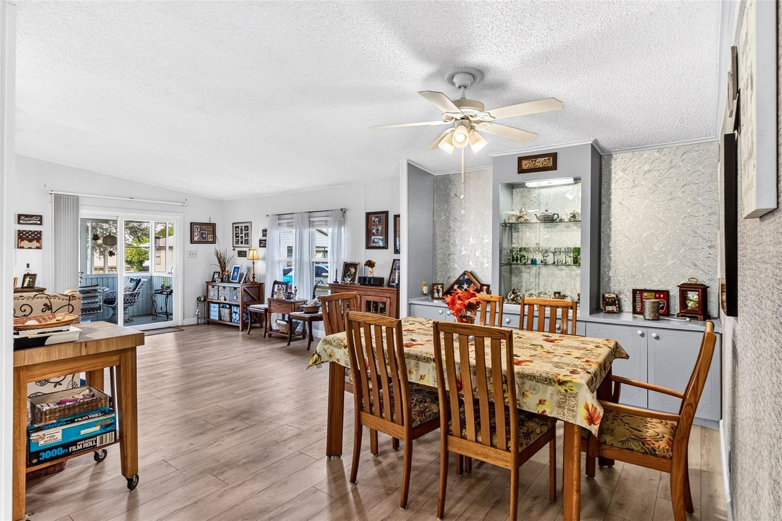 Manufactured Home at 4930 COLONNADES CIR E, LAKELAND, photo 11 of 45