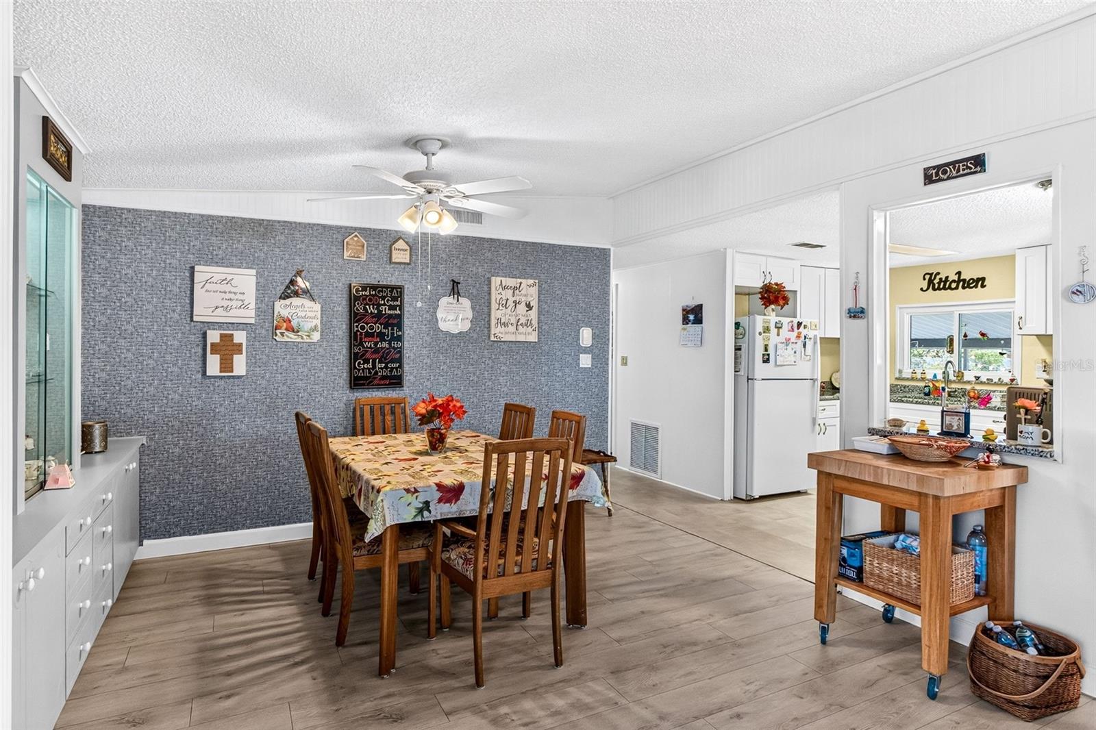 Manufactured Home at 4930 COLONNADES CIR E, LAKELAND, photo 12 of 45