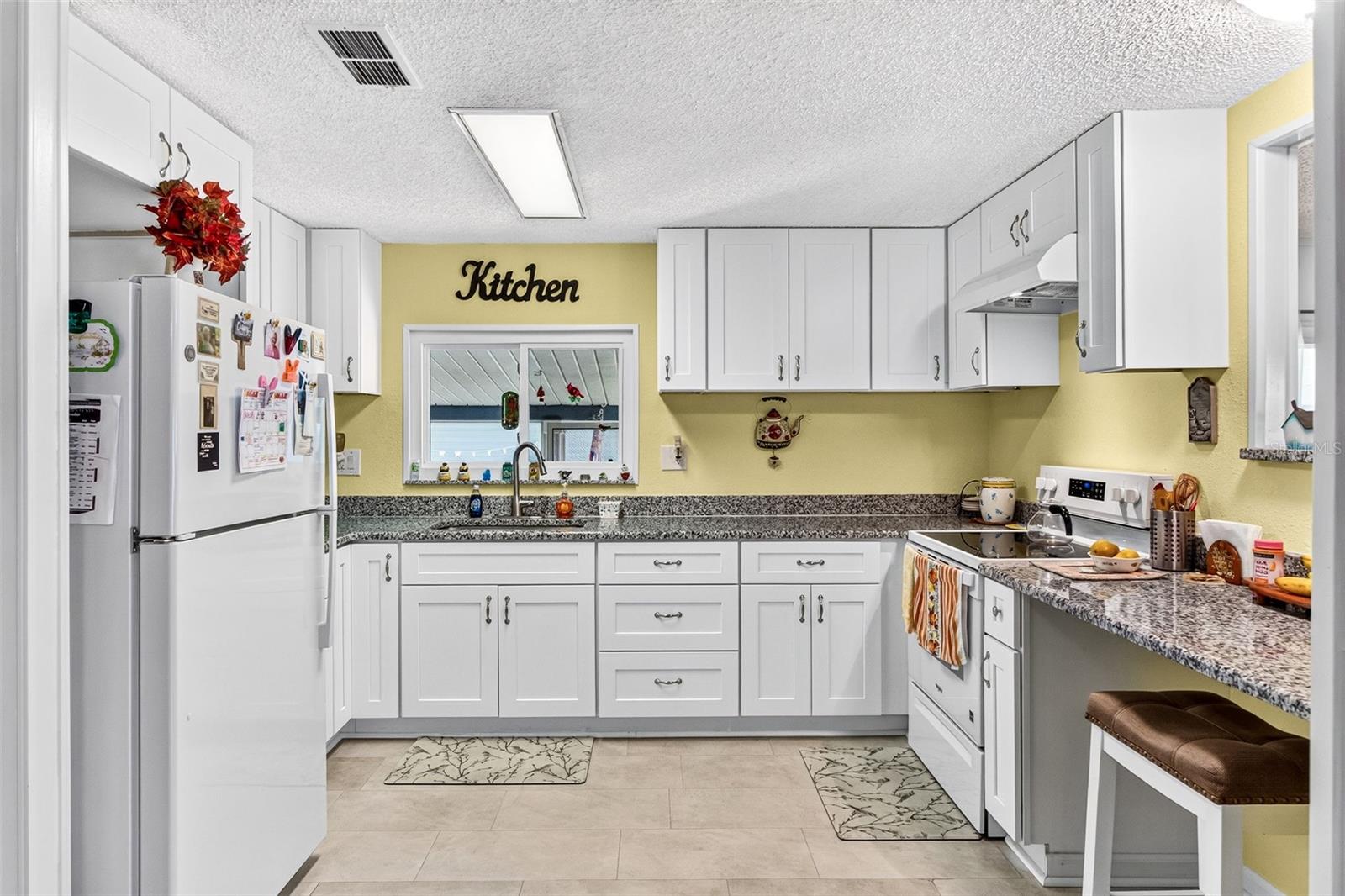 Manufactured Home at 4930 COLONNADES CIR E, LAKELAND, photo 14 of 45