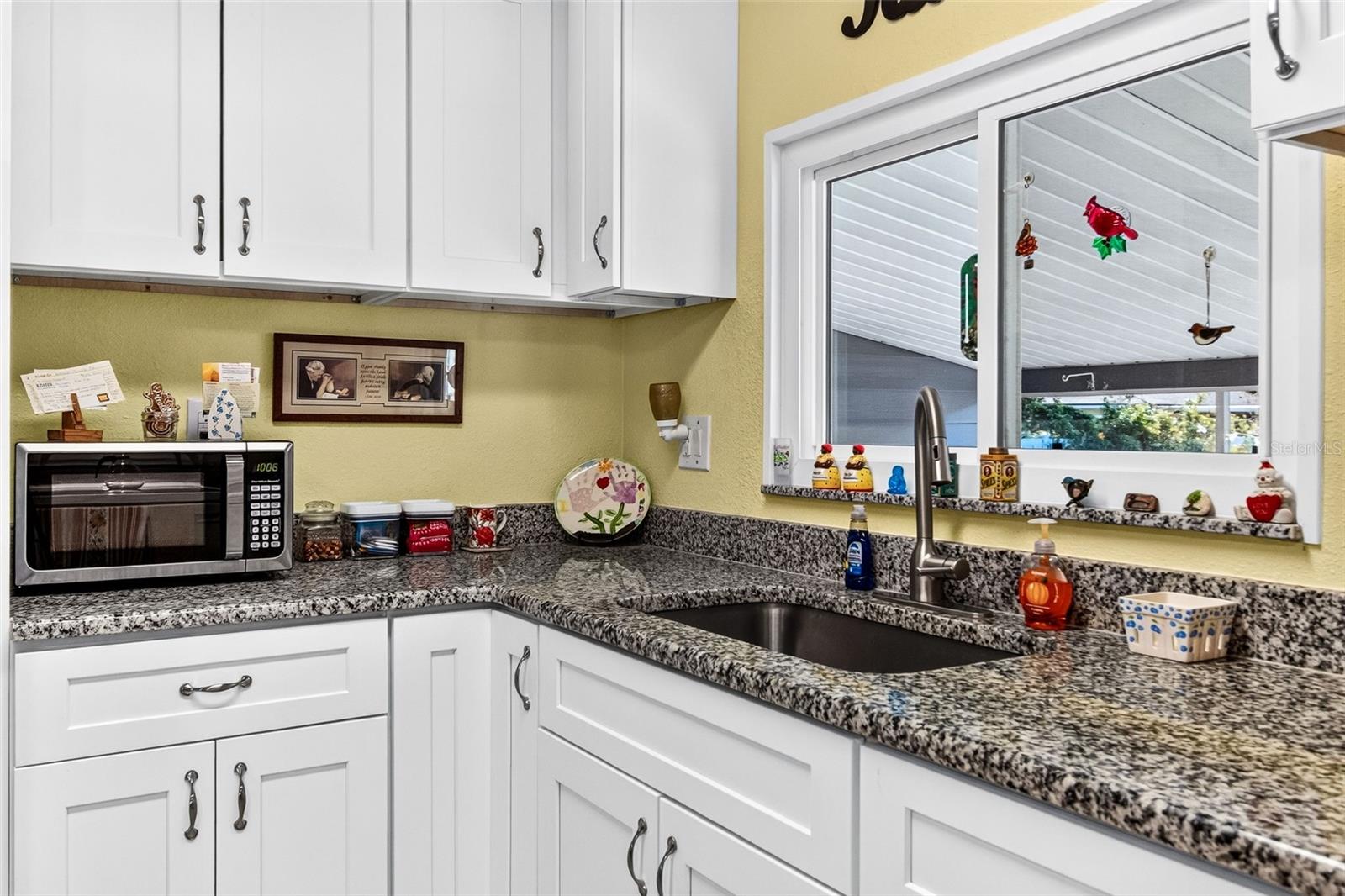 Manufactured Home at 4930 COLONNADES CIR E, LAKELAND, photo 15 of 45