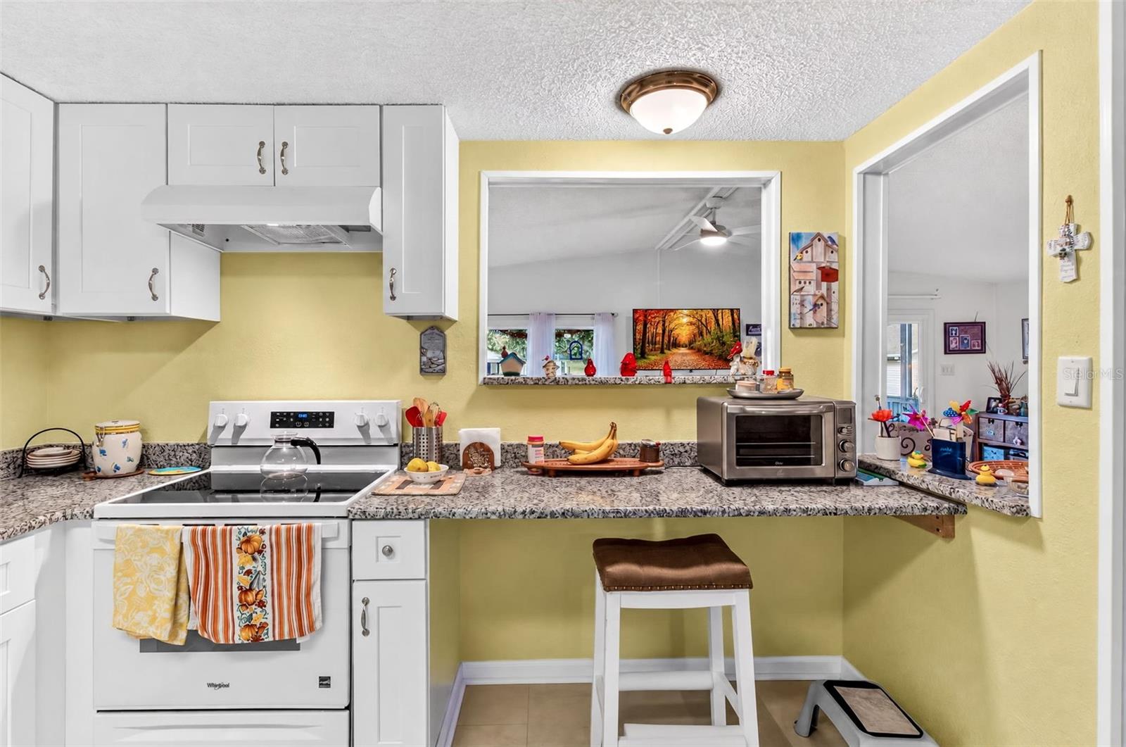 Manufactured Home at 4930 COLONNADES CIR E, LAKELAND, photo 16 of 45