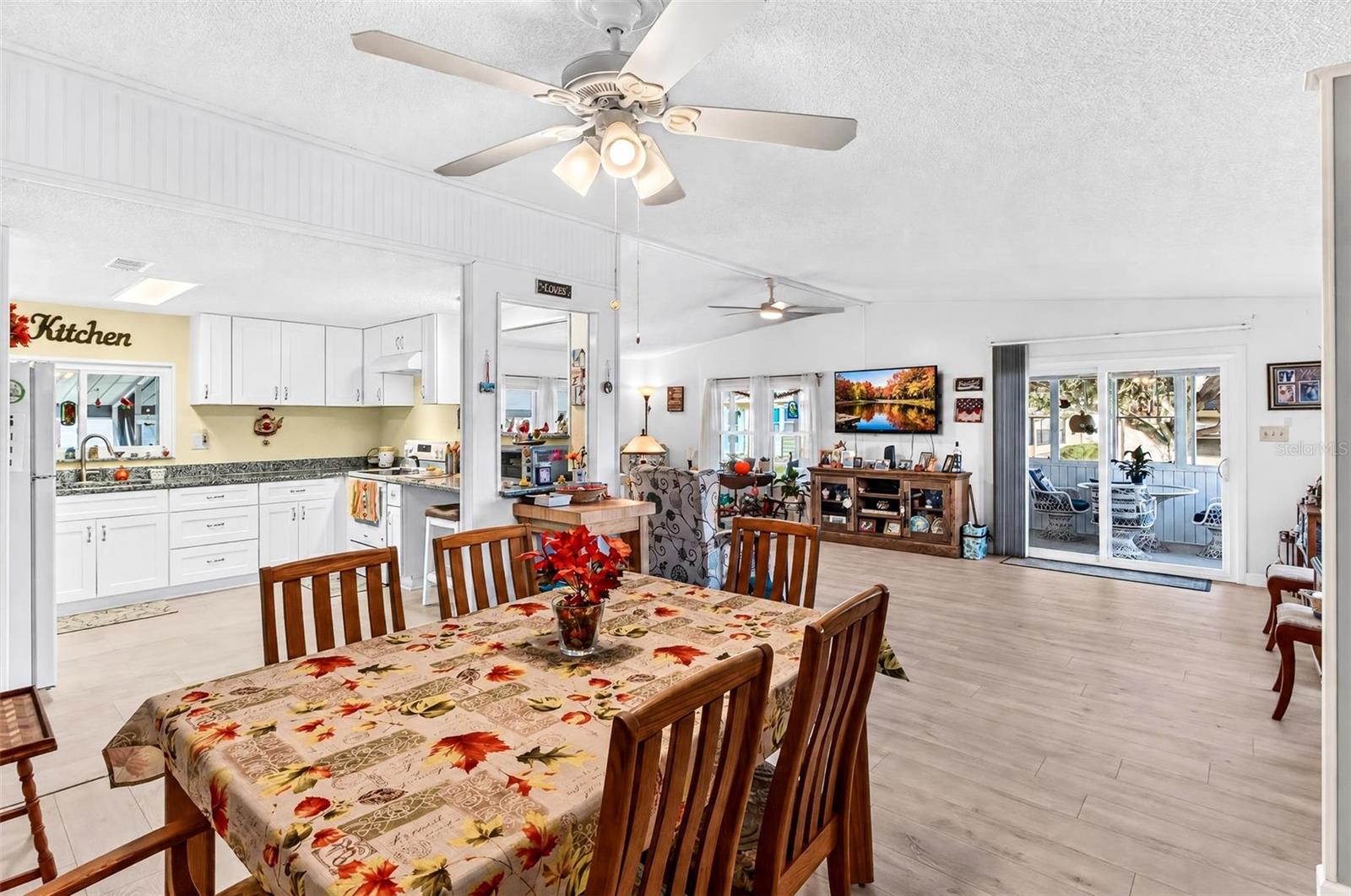 Manufactured Home at 4930 COLONNADES CIR E, LAKELAND, photo 17 of 45