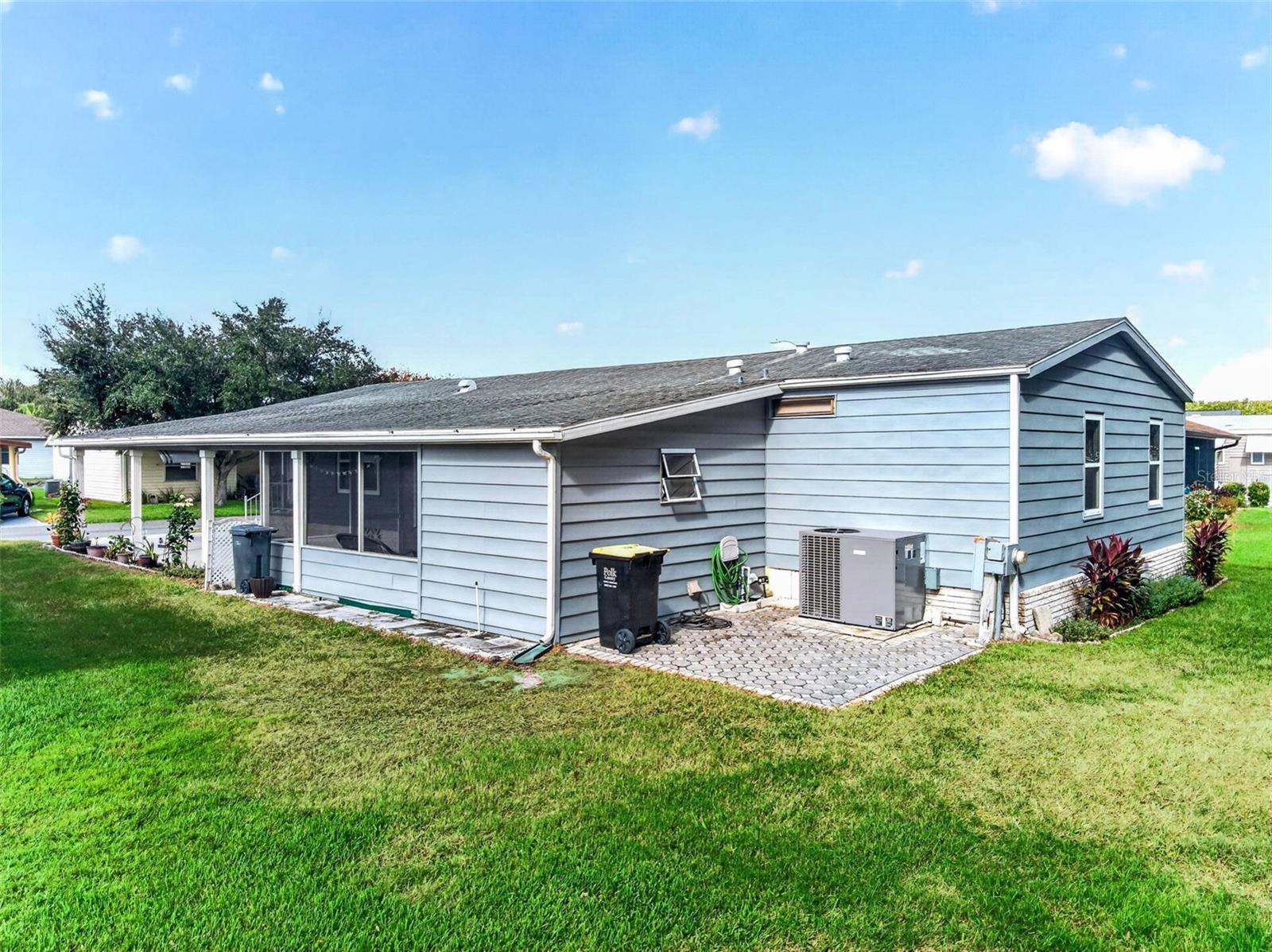 Manufactured Home at 4930 COLONNADES CIR E, LAKELAND, photo 31 of 45