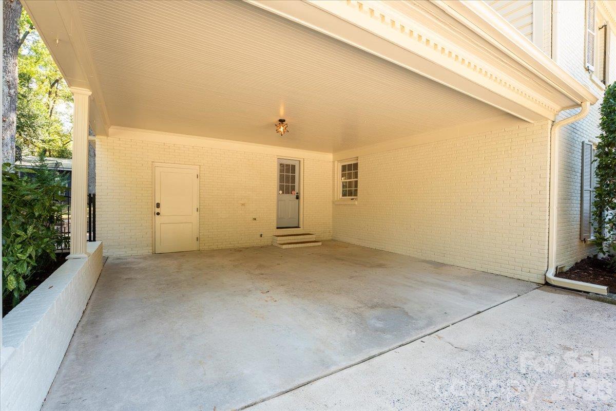 Single Family Residence at 1312 Redcoat Drive, Charlotte, photo 2 of 45