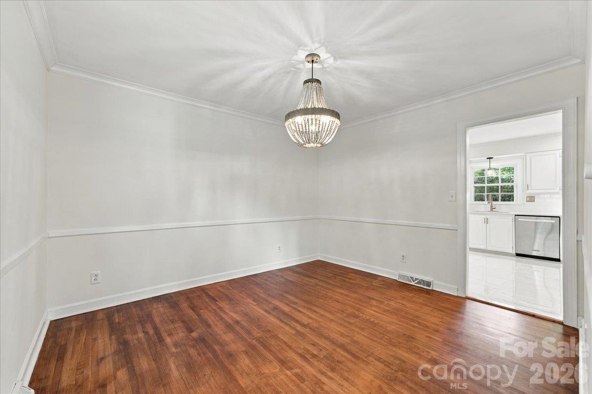 dining area directly off the kitchen - 1312 Redcoat Drive, Charlotte