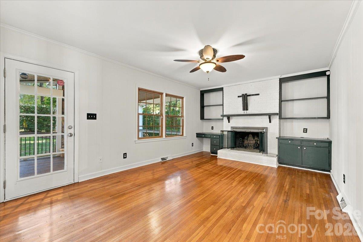 Single Family Residence at 1312 Redcoat Drive, Charlotte, photo 7 of 45