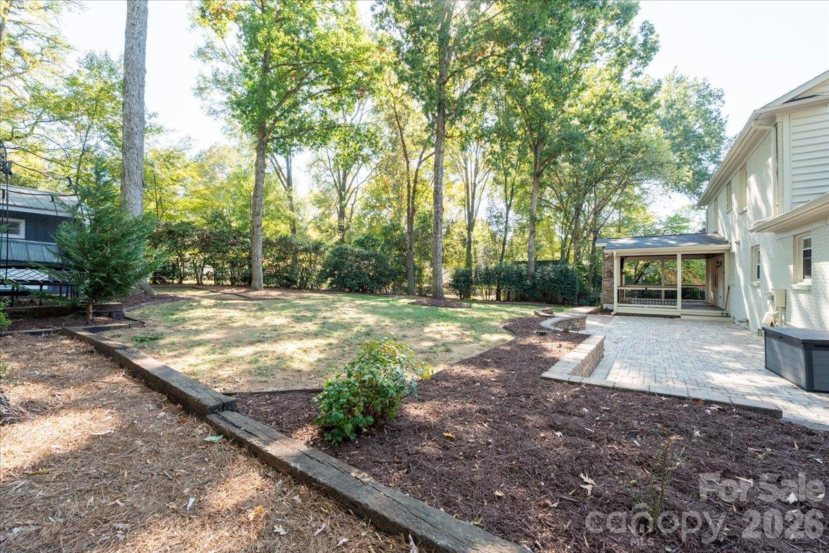 Single Family Residence at 1312 Redcoat Drive, Charlotte, photo 9 of 45