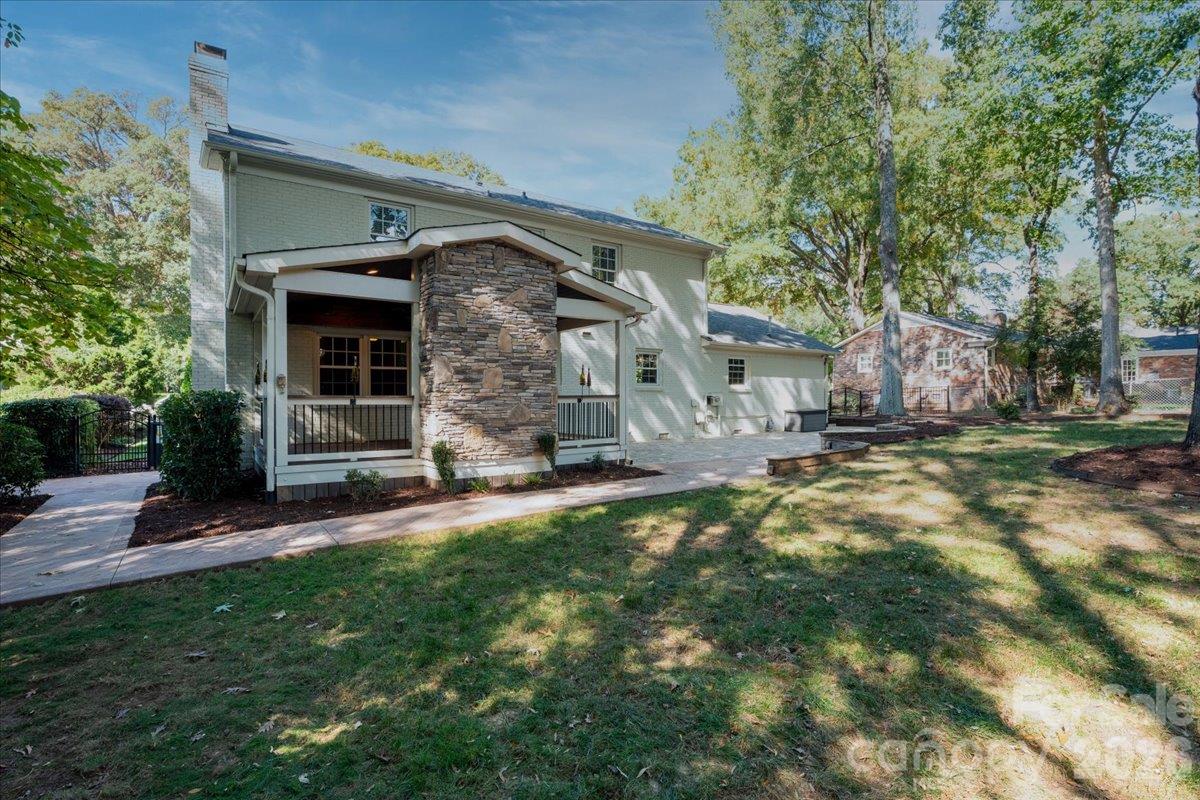 Single Family Residence at 1312 Redcoat Drive, Charlotte, photo 10 of 45