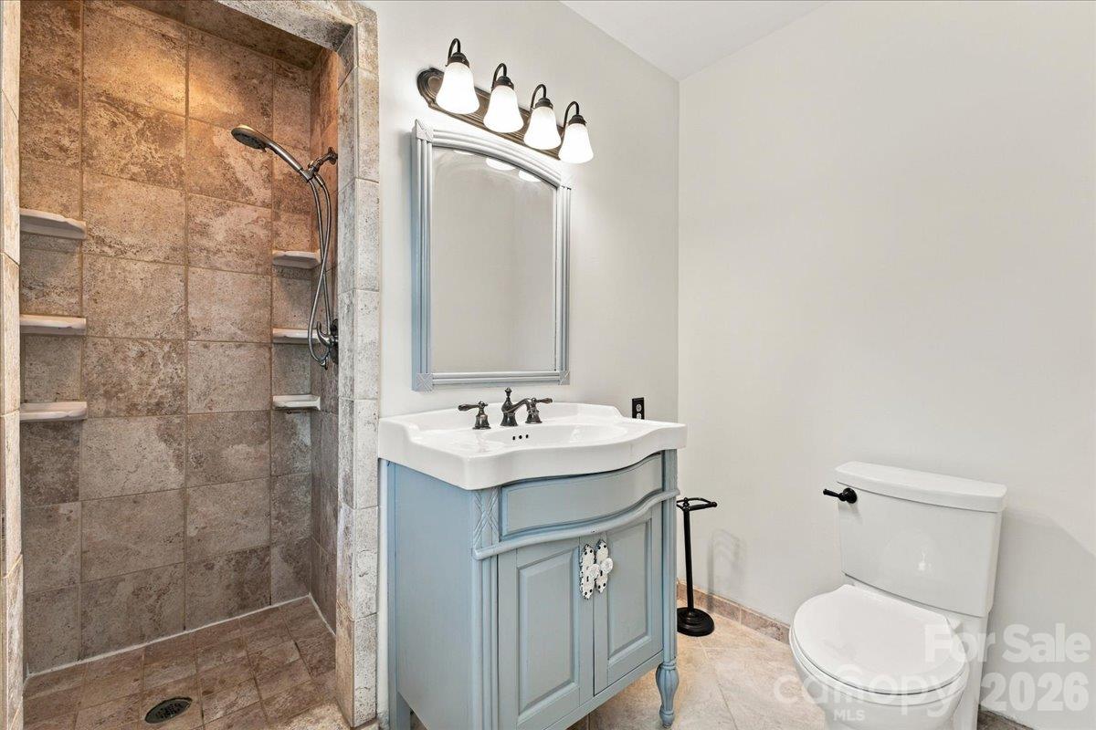 Single Family Residence at 1312 Redcoat Drive, Charlotte, photo 17 of 45