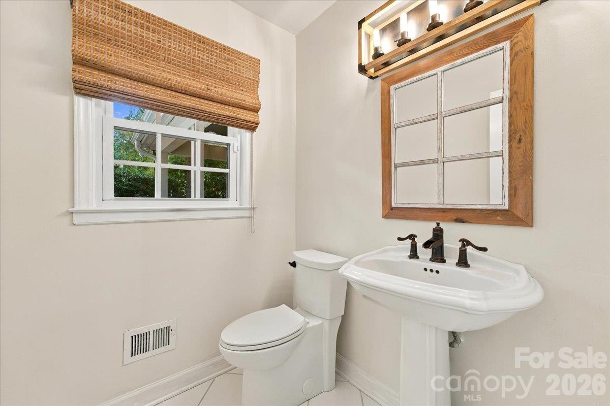 Single Family Residence at 1312 Redcoat Drive, Charlotte, photo 40 of 45
