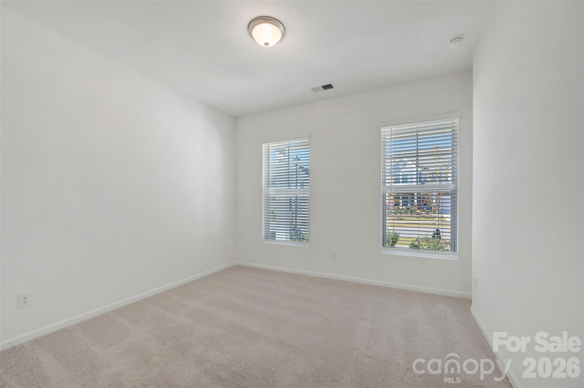 First floor bedroom - 636 Willoughby Park Drive, Monroe