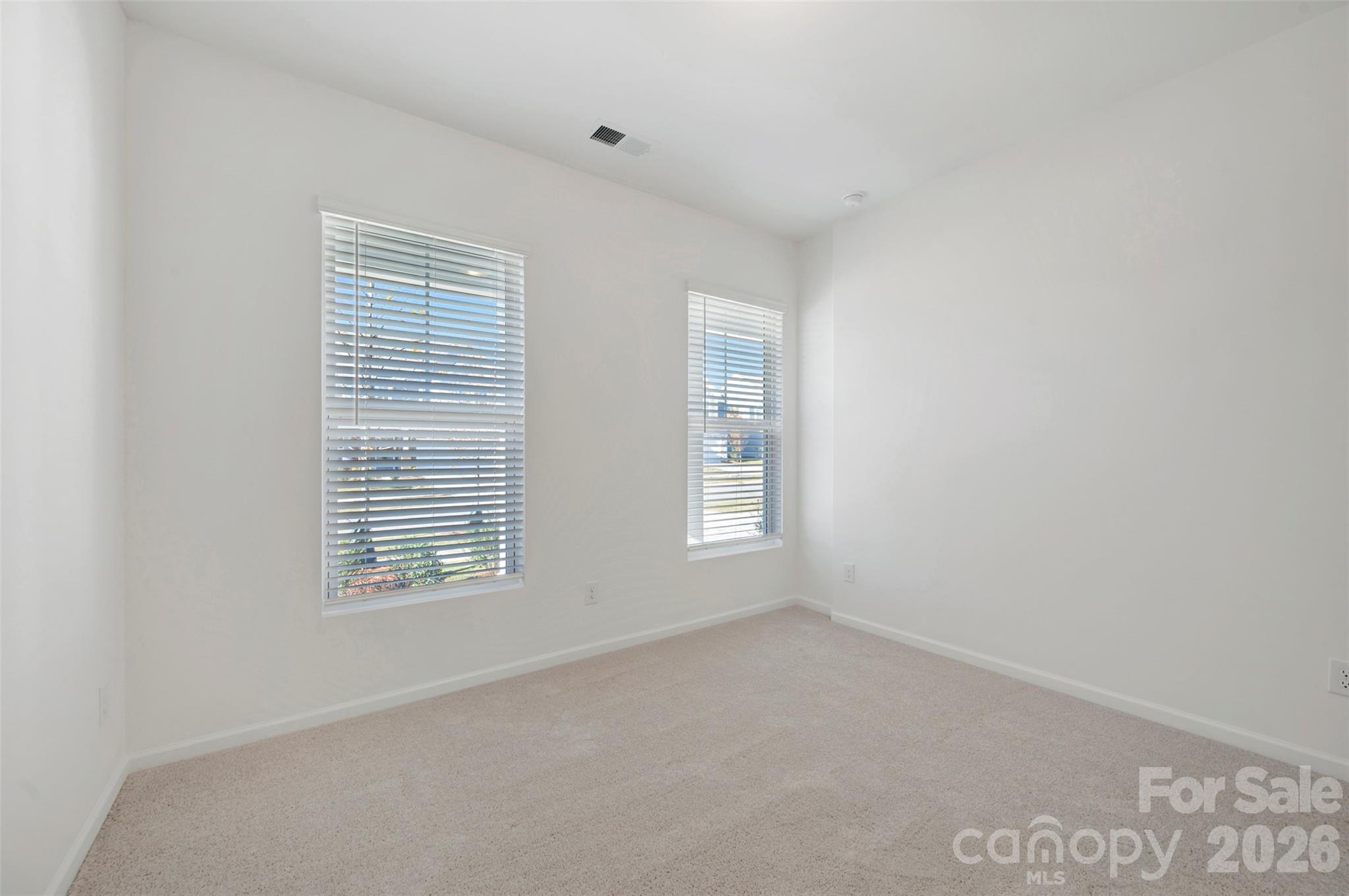 First floor bedroom - 636 Willoughby Park Drive, Monroe