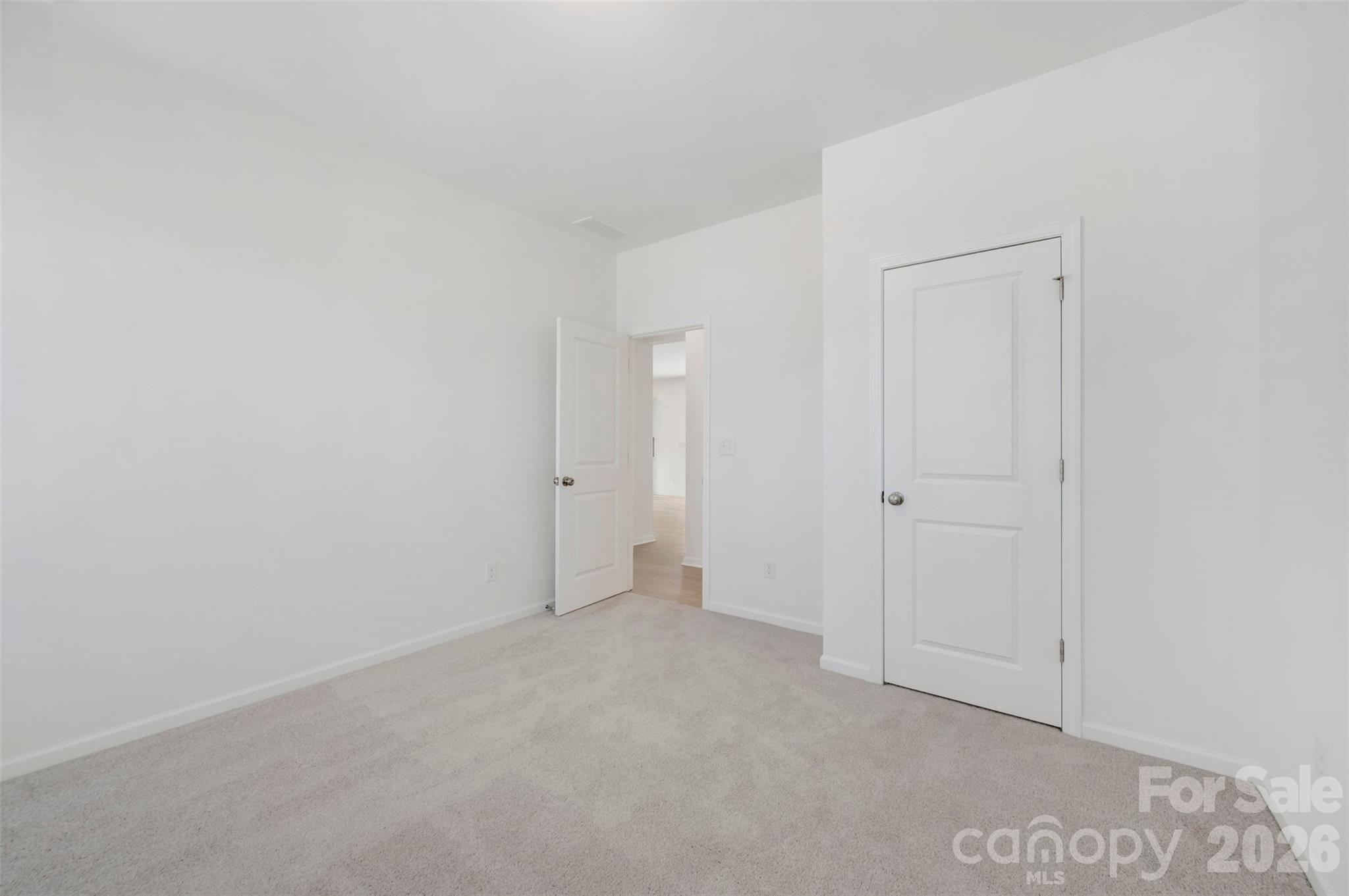 First floor bedroom - 636 Willoughby Park Drive, Monroe