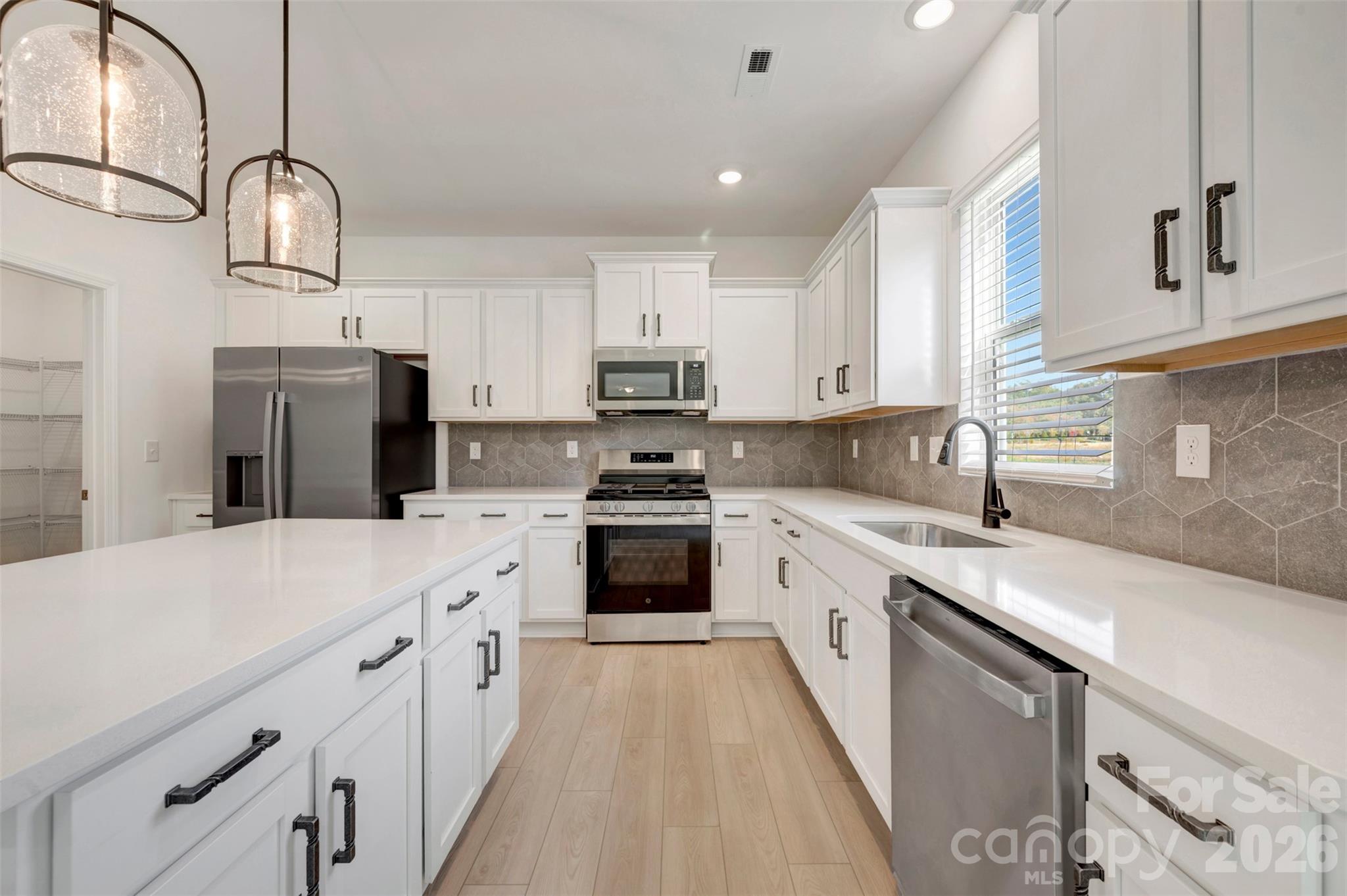 Kitchen - 636 Willoughby Park Drive, Monroe