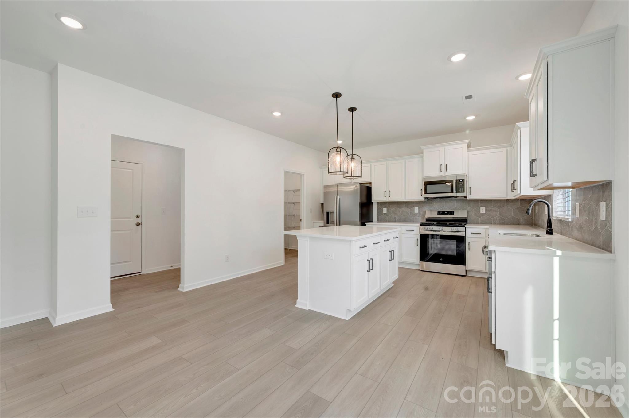 Kitchen - 636 Willoughby Park Drive, Monroe