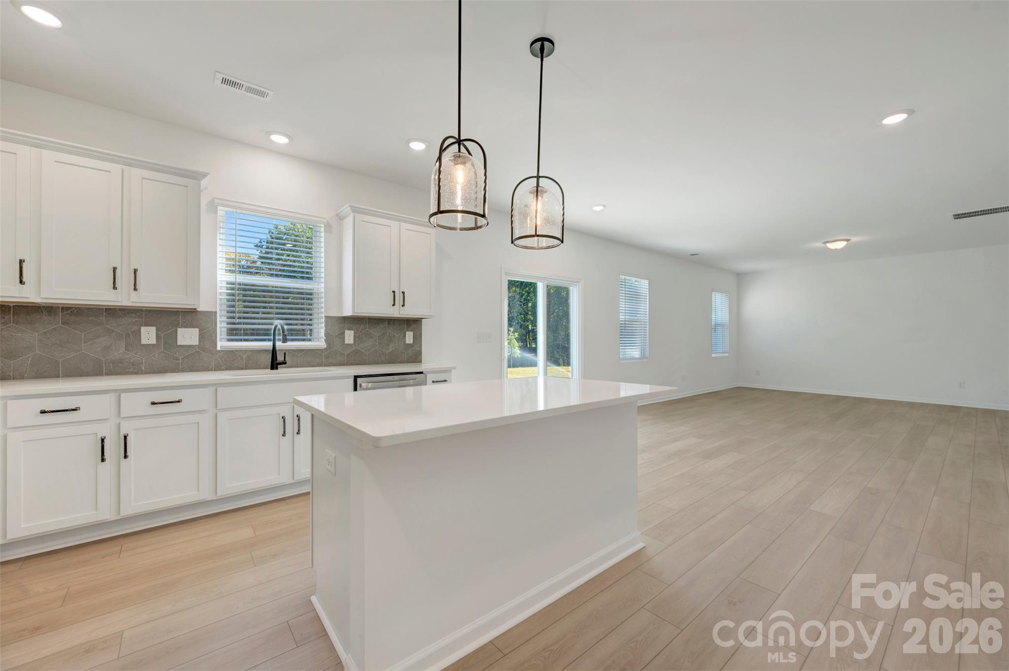 Kitchen - 636 Willoughby Park Drive, Monroe