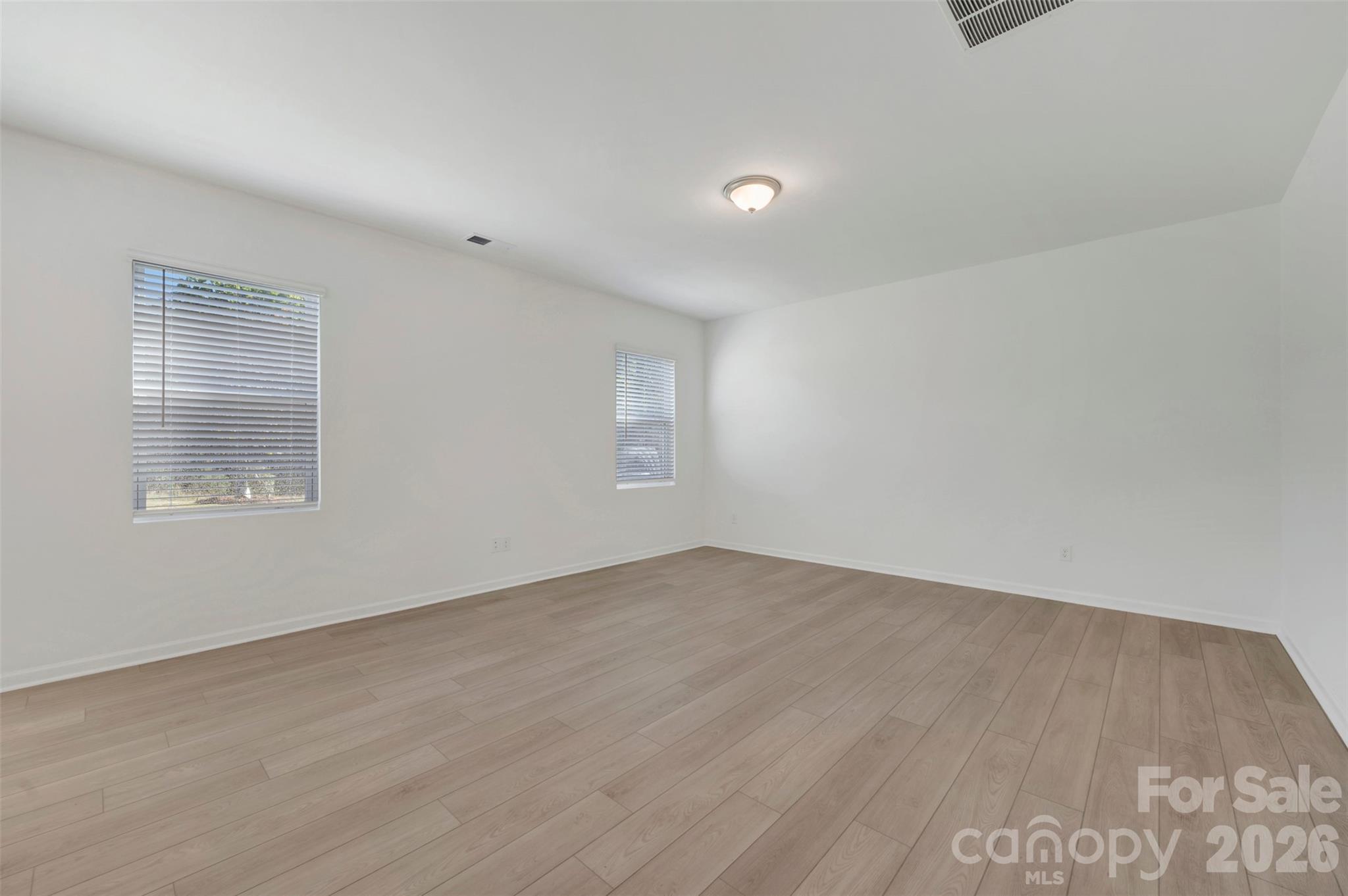 Family room - 636 Willoughby Park Drive, Monroe