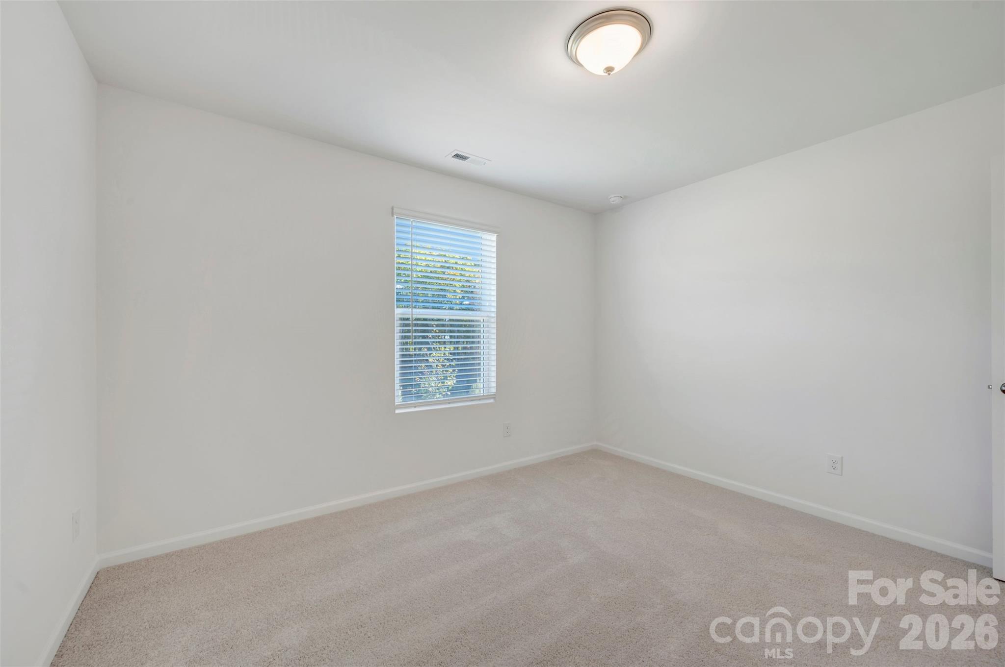 Secondary bedroom - 636 Willoughby Park Drive, Monroe