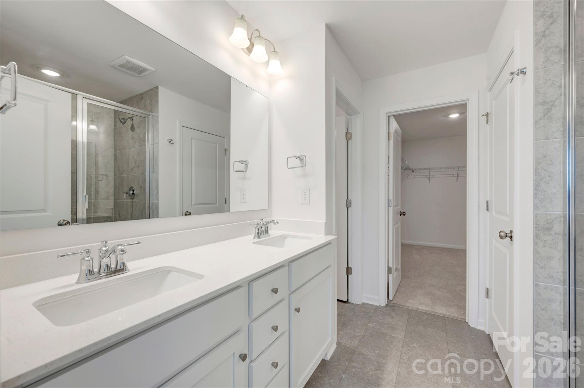 Owner's suite - 636 Willoughby Park Drive, Monroe