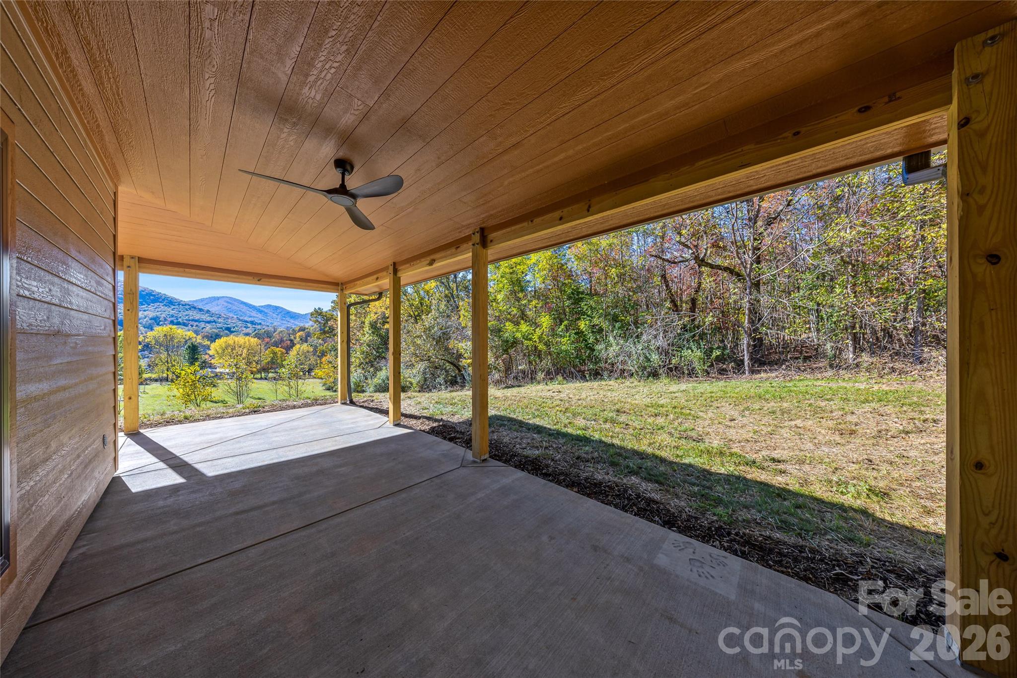 Spacious outdoor living with beautiful mountain vistas. - 205 Blue Moon Lane, Candler