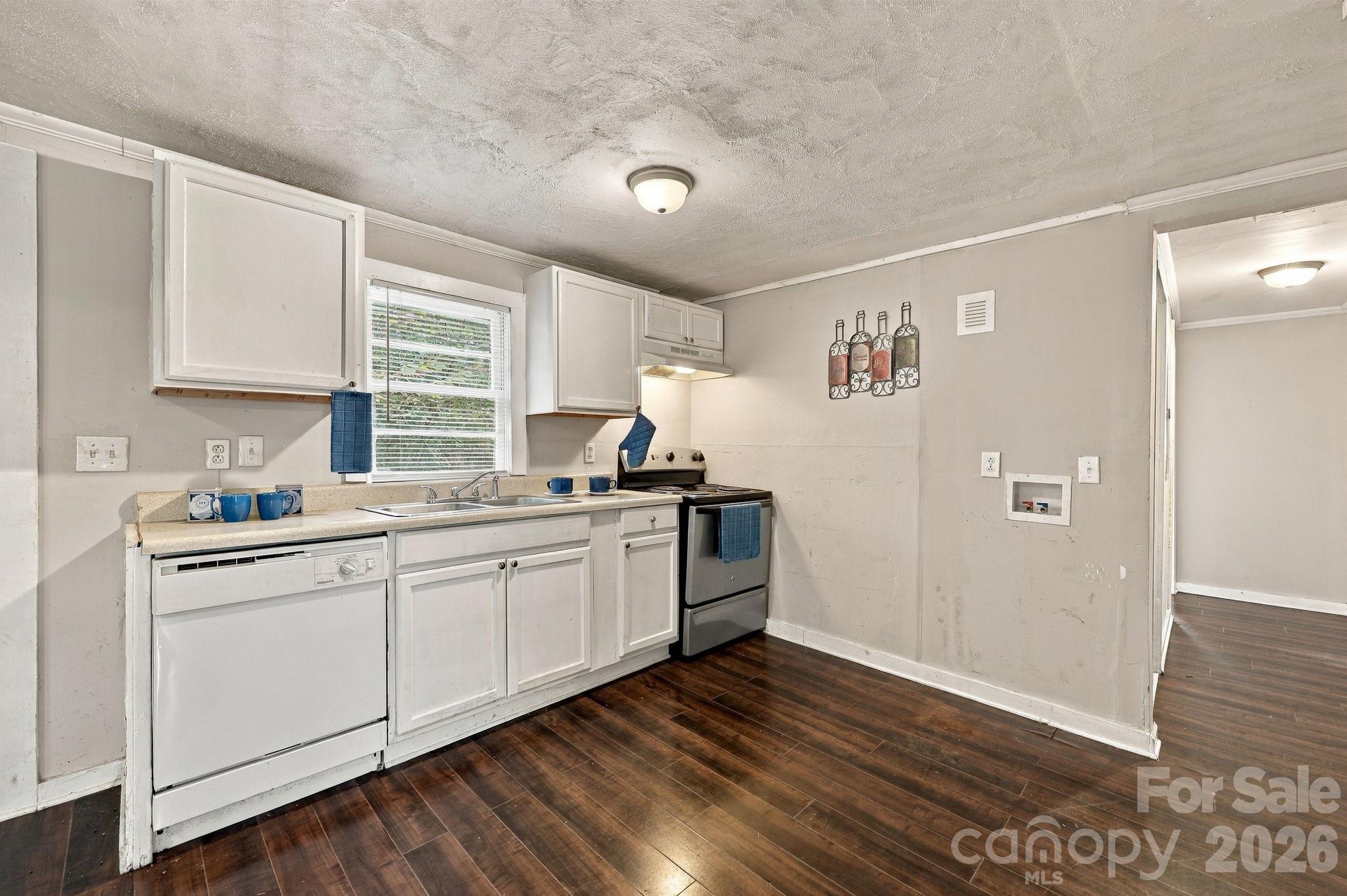 Single Family Residence at 726 Grace Street, Salisbury, photo 14 of 59