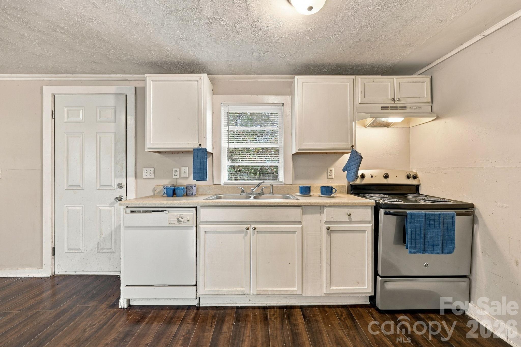 Single Family Residence at 726 Grace Street, Salisbury, photo 28 of 59