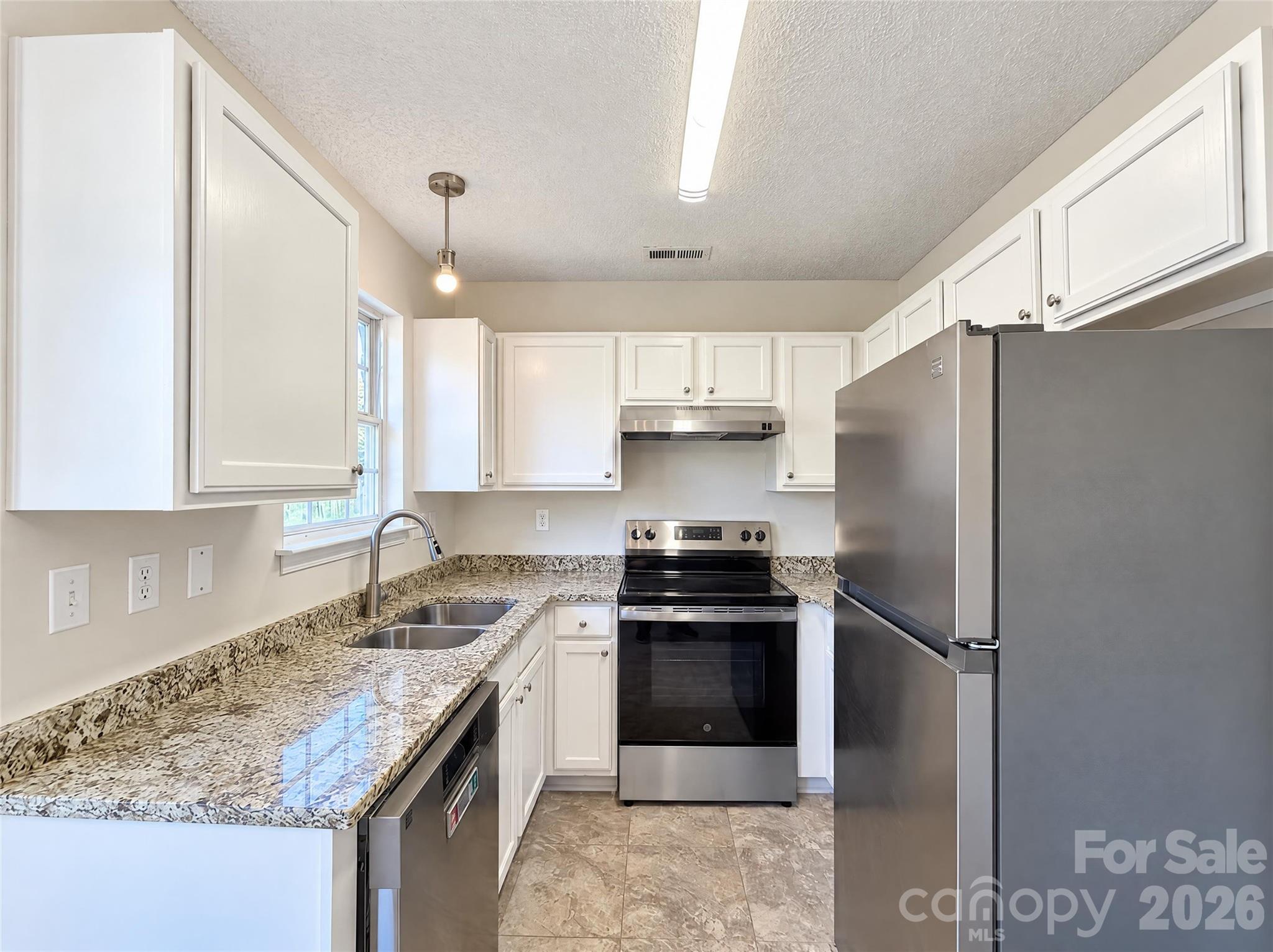 Single Family Residence at 7018 Rumple Road, Charlotte, photo 2 of 15