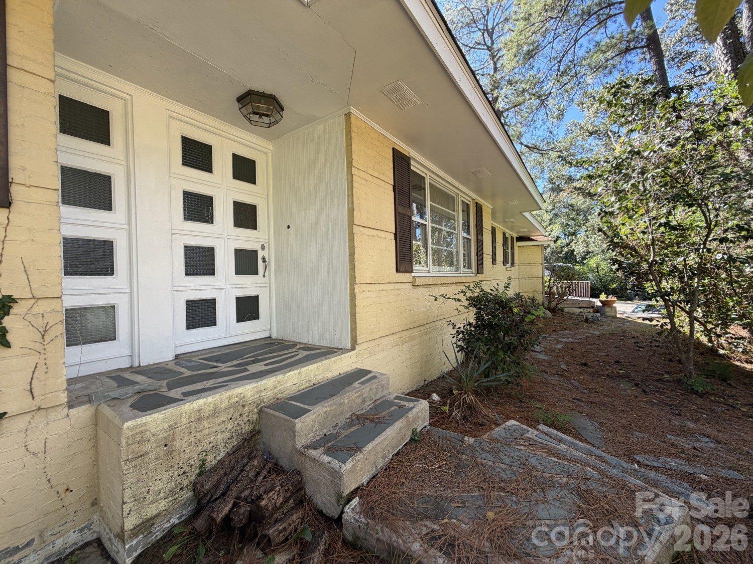 Single Family Residence at 1932 York Drive, Columbia, photo 2 of 46