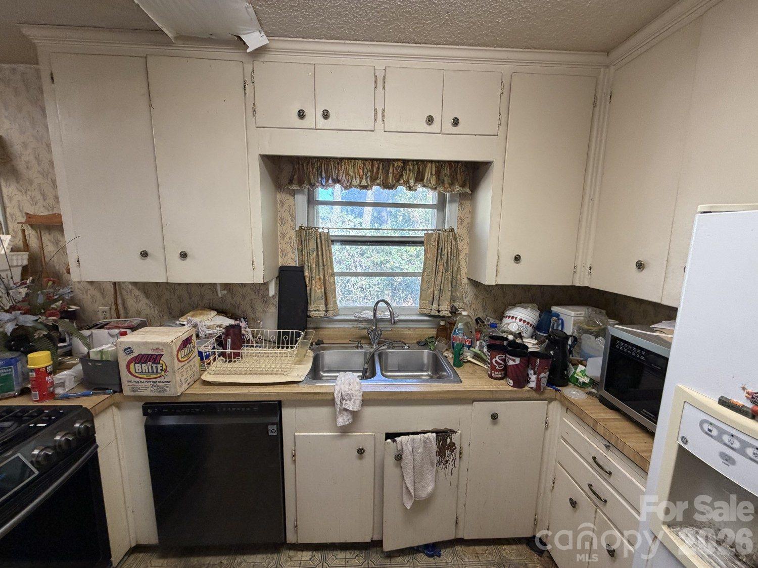 Single Family Residence at 1932 York Drive, Columbia, photo 11 of 46