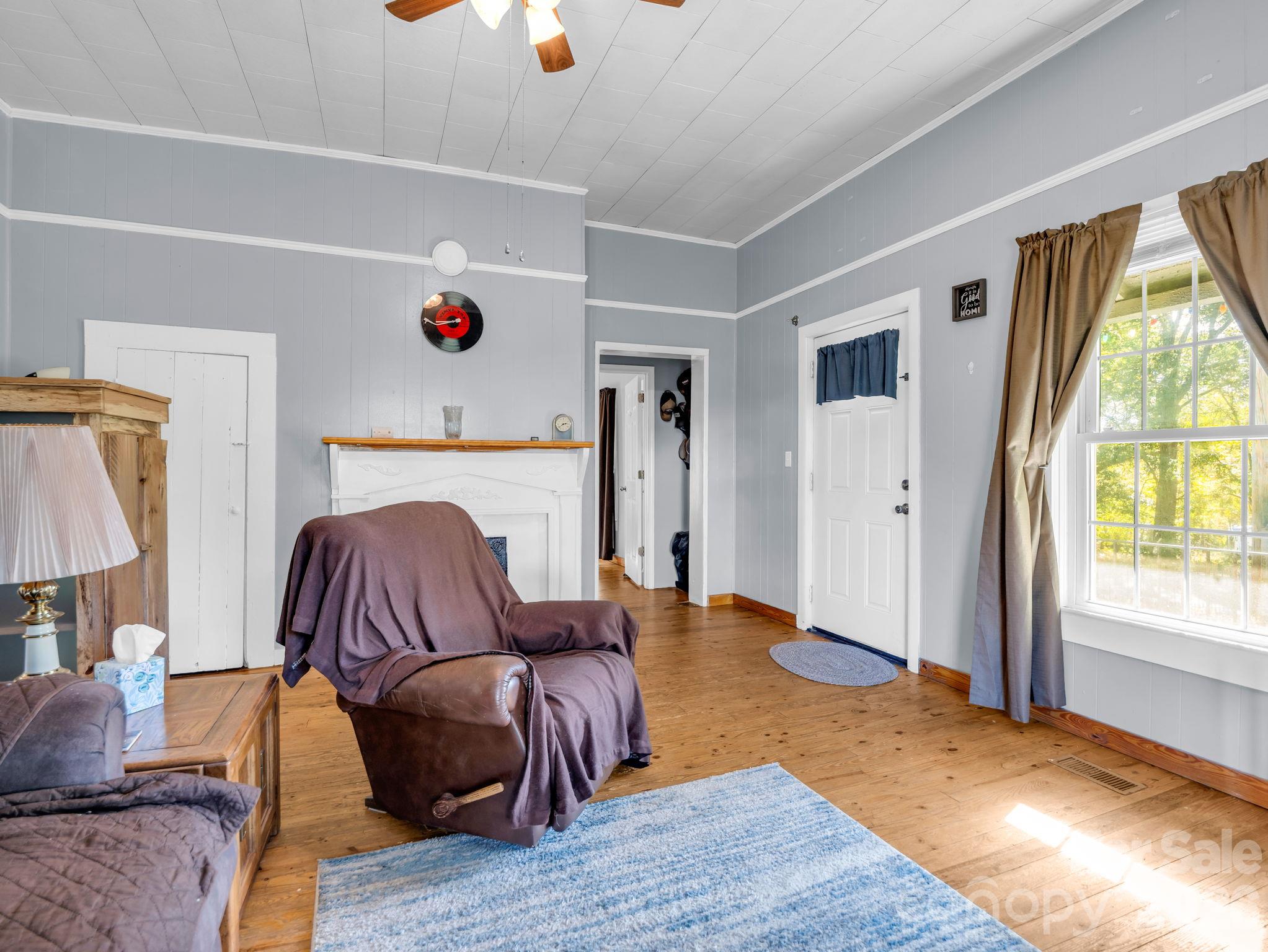 Living room - 102 West Street, Ellenboro