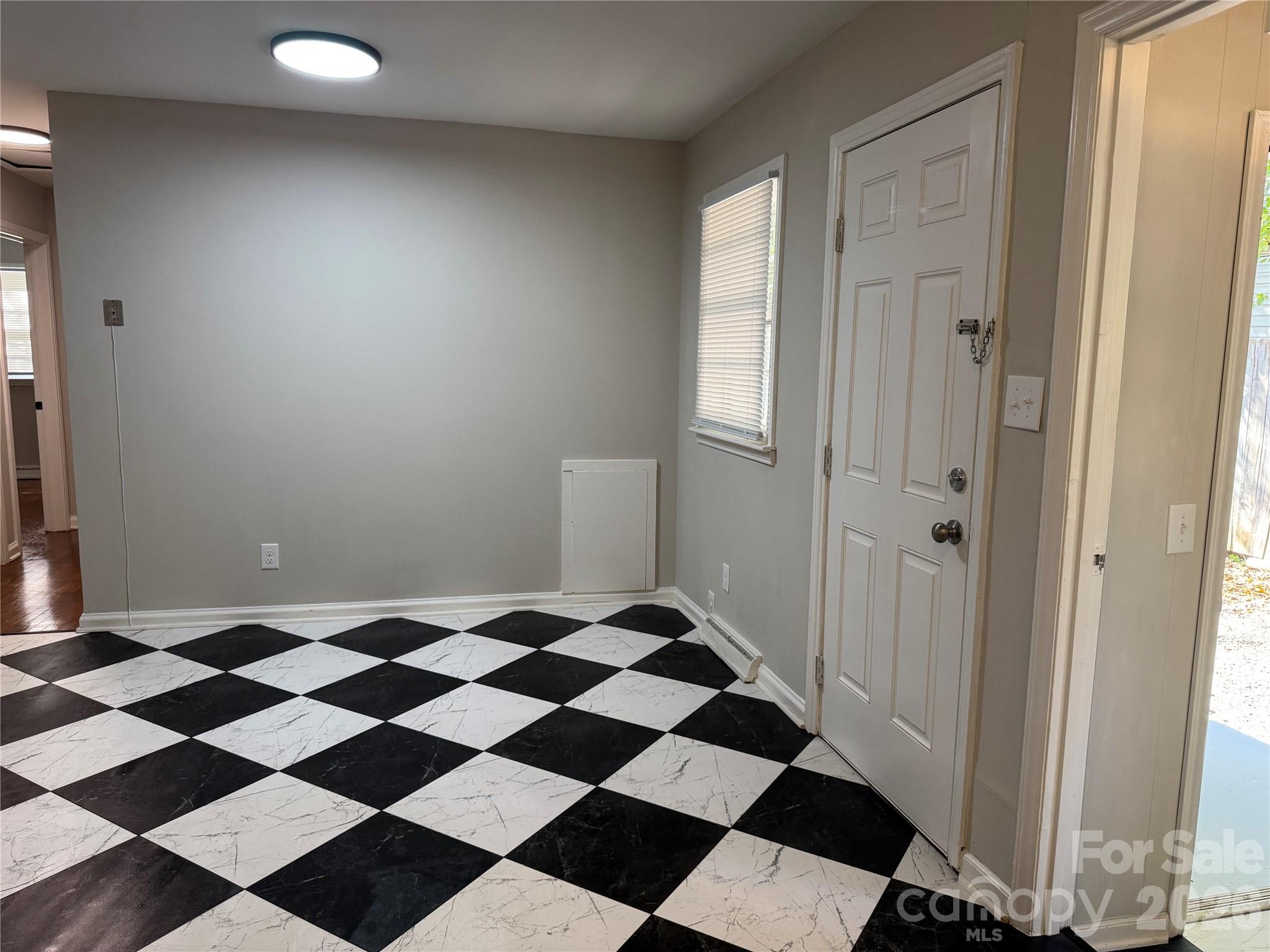 Single Family Residence at 1507 Poston Circle, Gastonia, photo 3 of 15