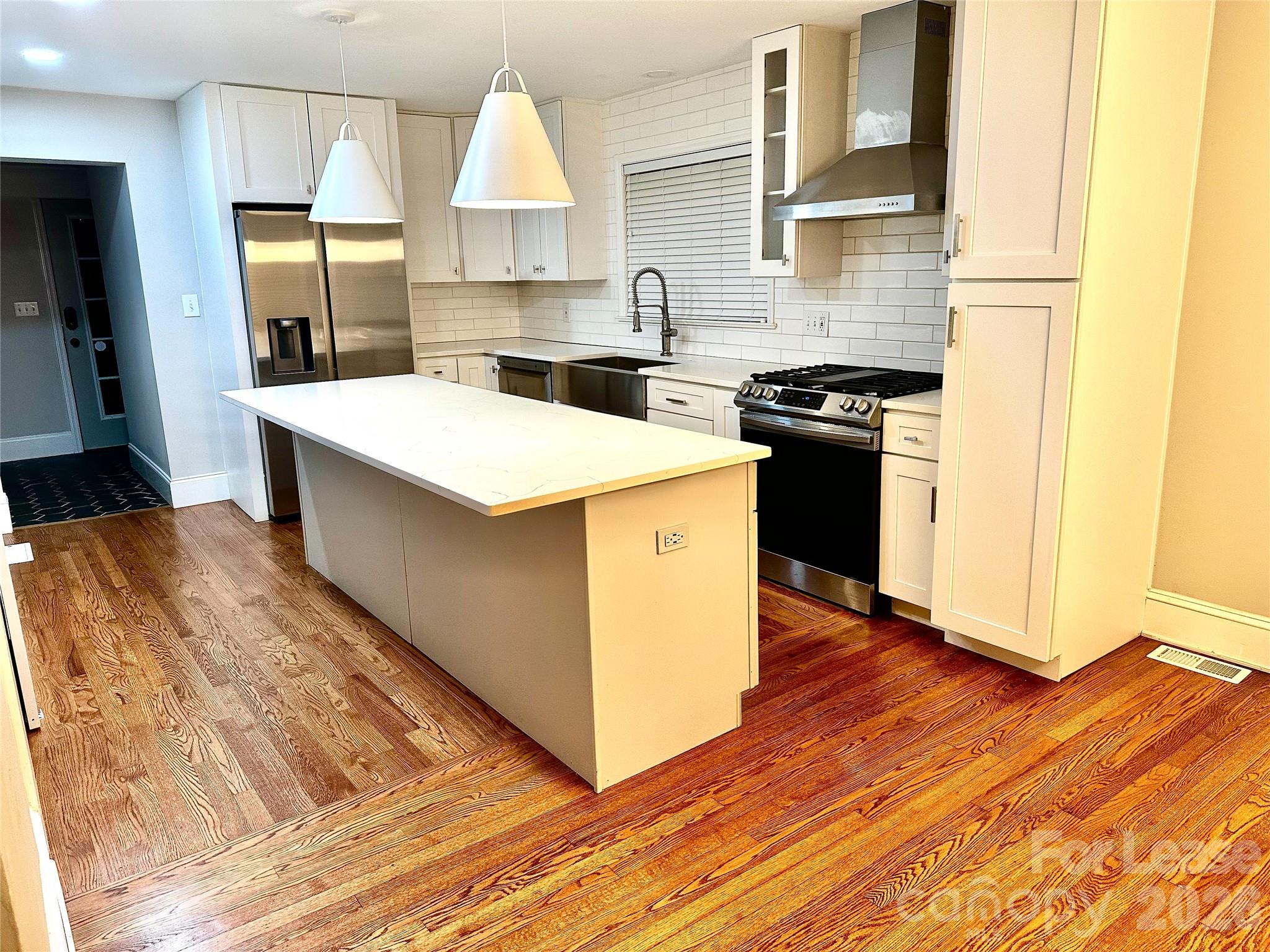 Single Family Residence at 2908 Shenandoah Avenue, Charlotte, photo 2 of 10