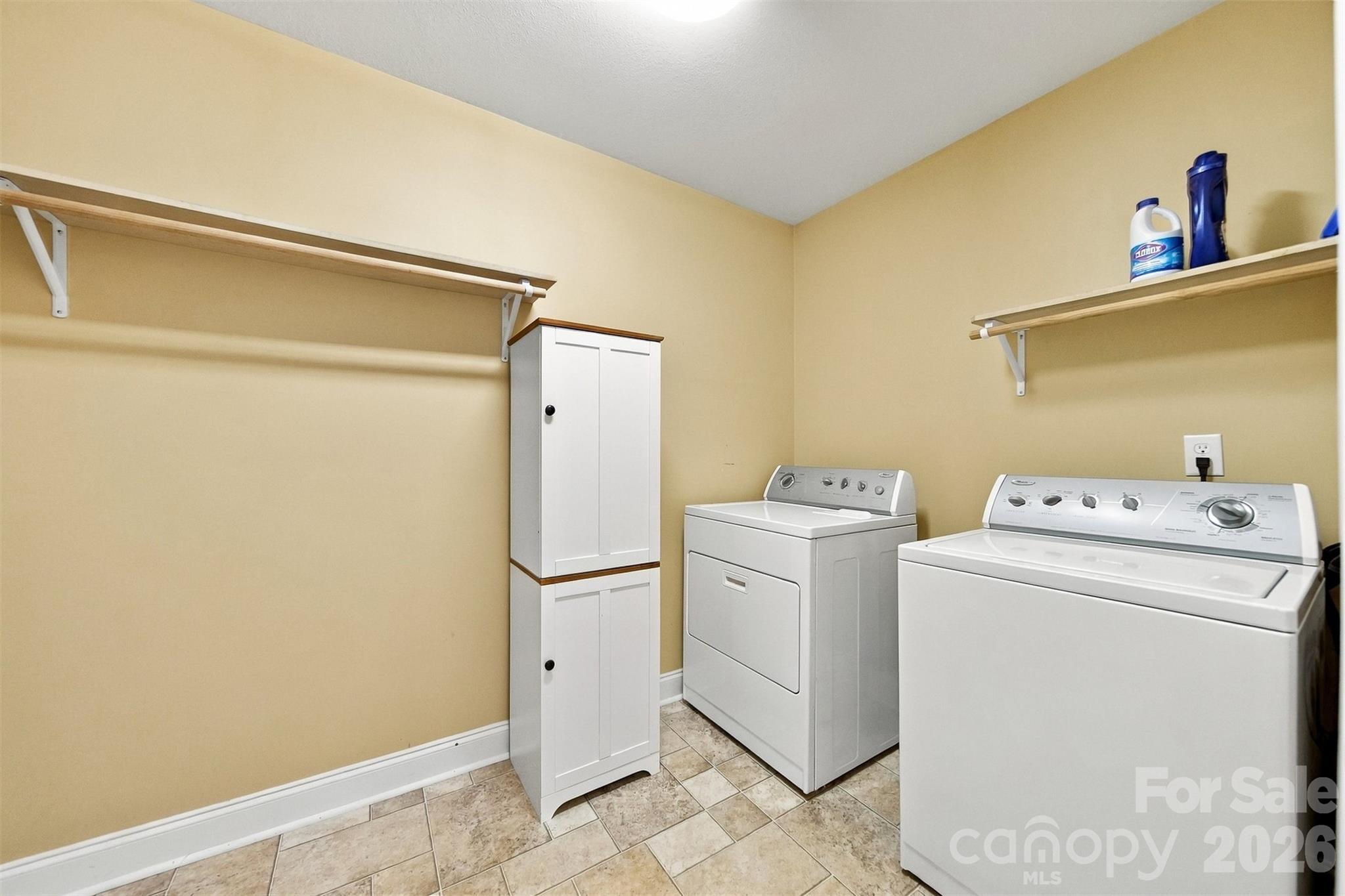 Single Family Residence at 3937 Rocky Brook Place, Lenoir, photo 17 of 33