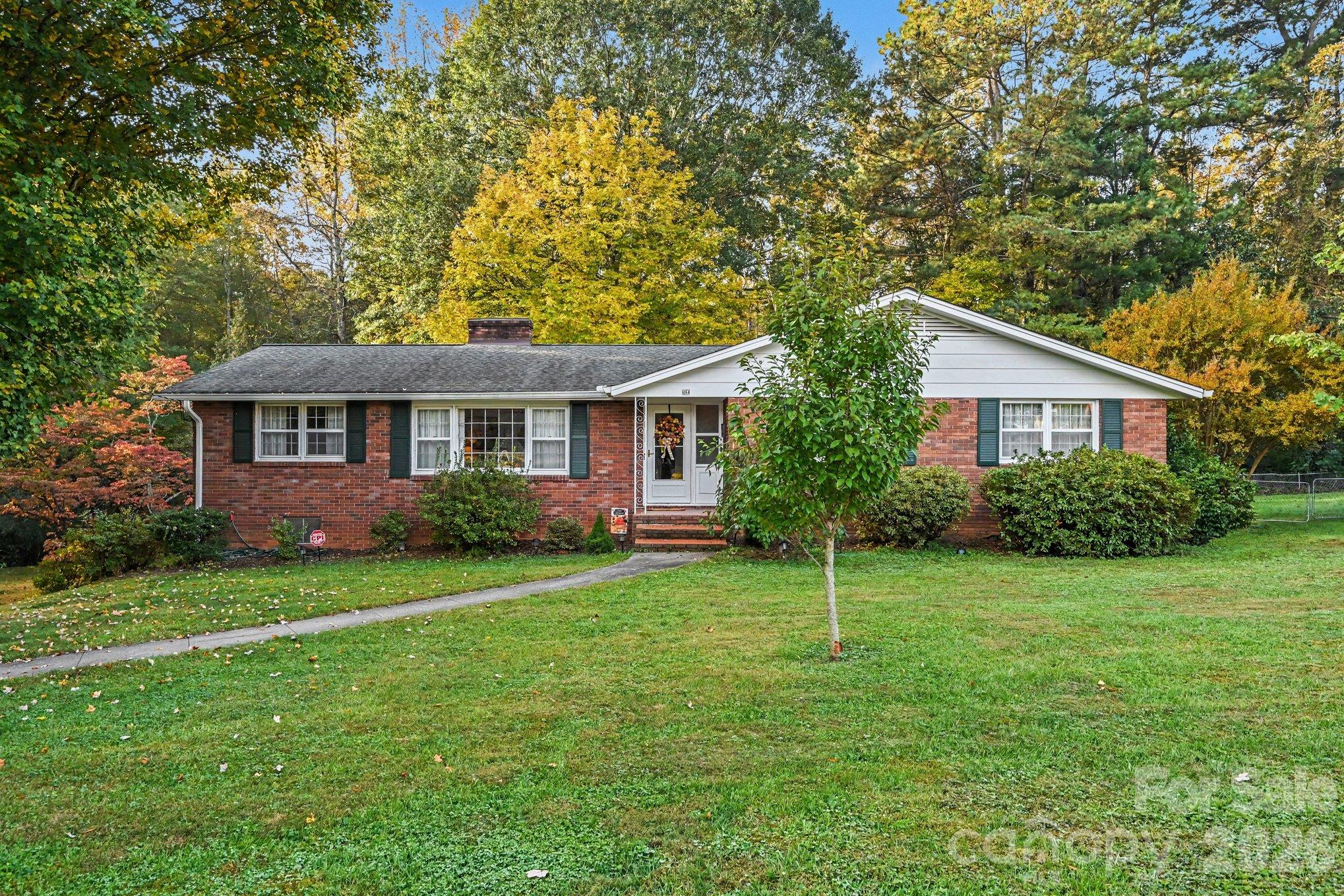 Single Family Residence at 604 12th Avenue NE, Hickory, photo 2 of 37