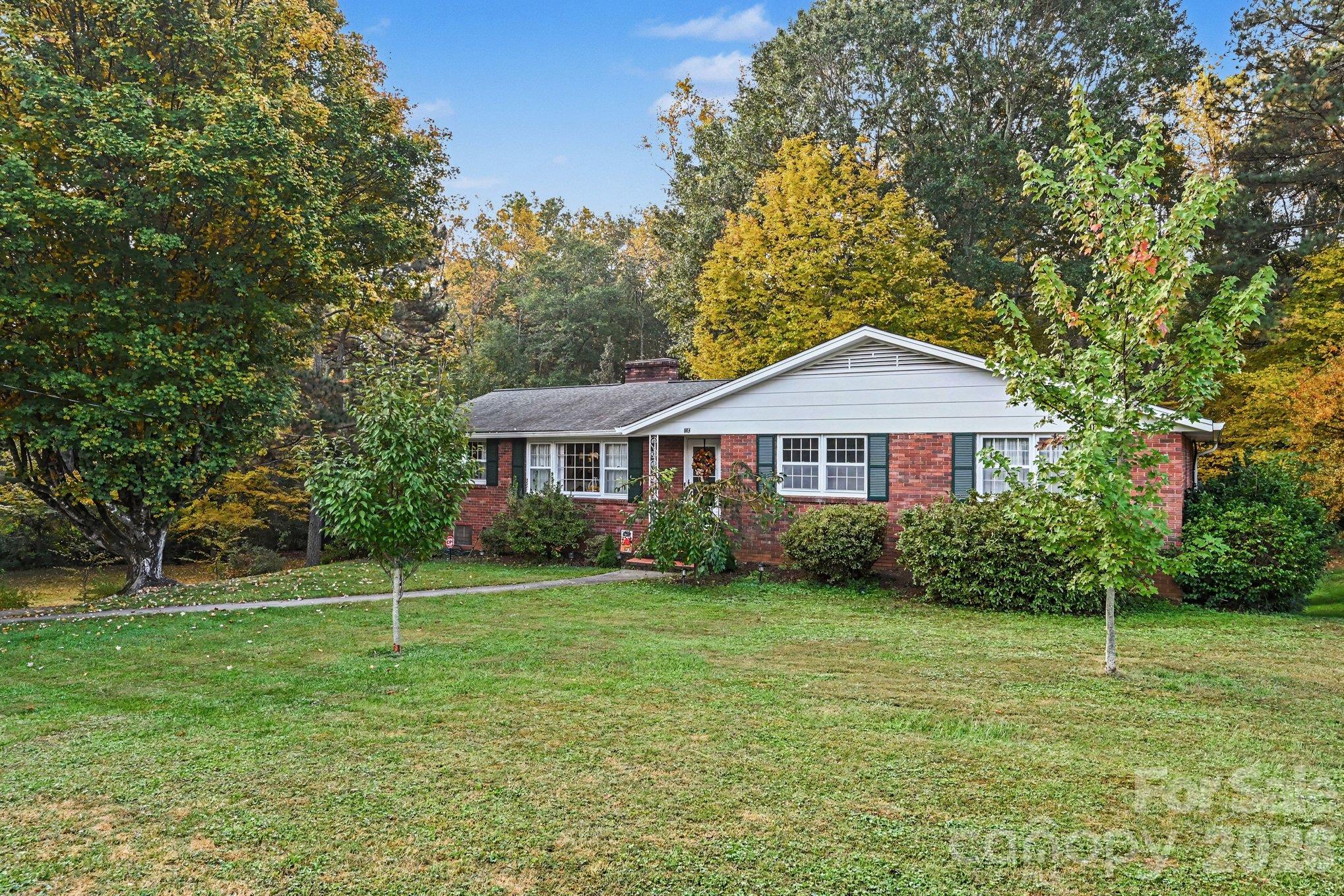 Single Family Residence at 604 12th Avenue NE, Hickory, photo 4 of 37
