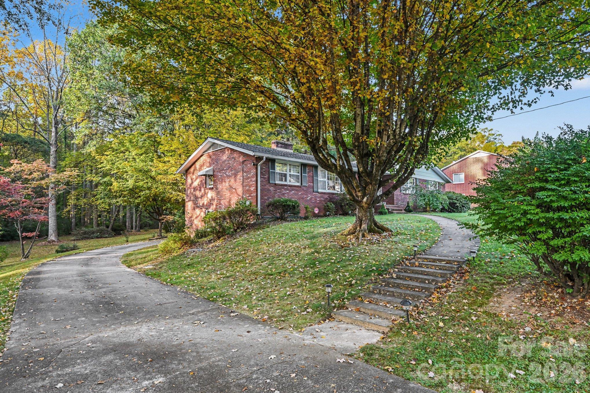 Single Family Residence at 604 12th Avenue NE, Hickory, photo 5 of 37
