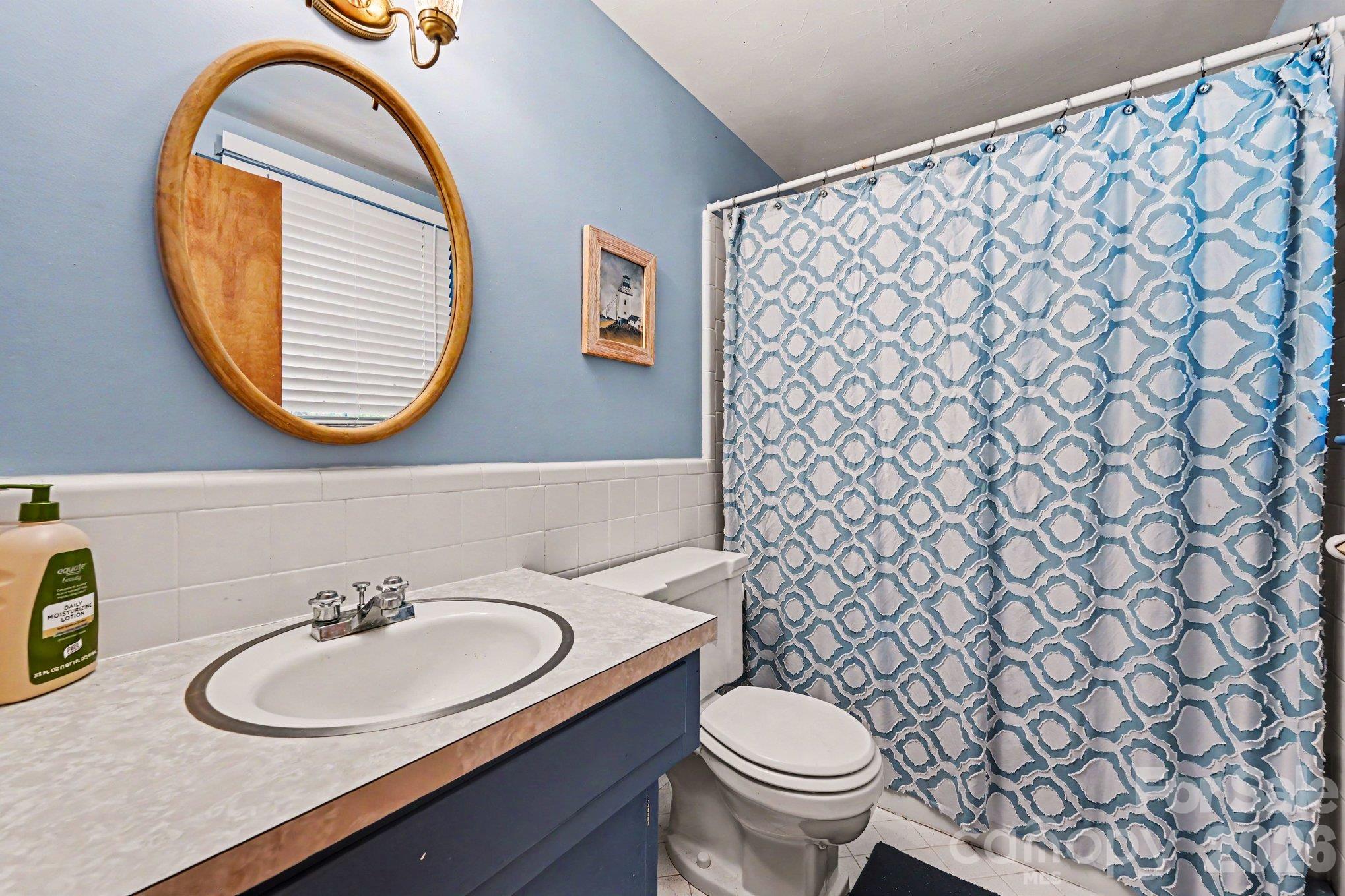 Single Family Residence at 604 12th Avenue NE, Hickory, photo 27 of 37