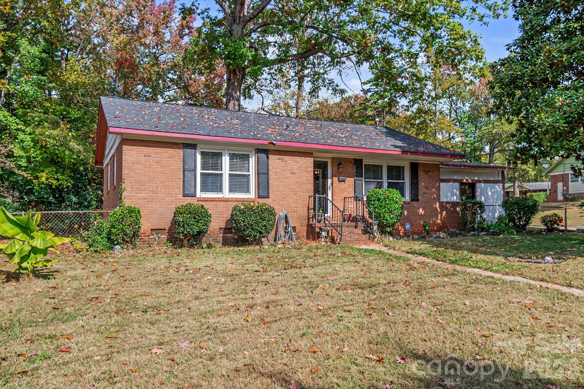 Single Family Residence at 2800 Parkmont Drive, Charlotte, photo 2 of 30