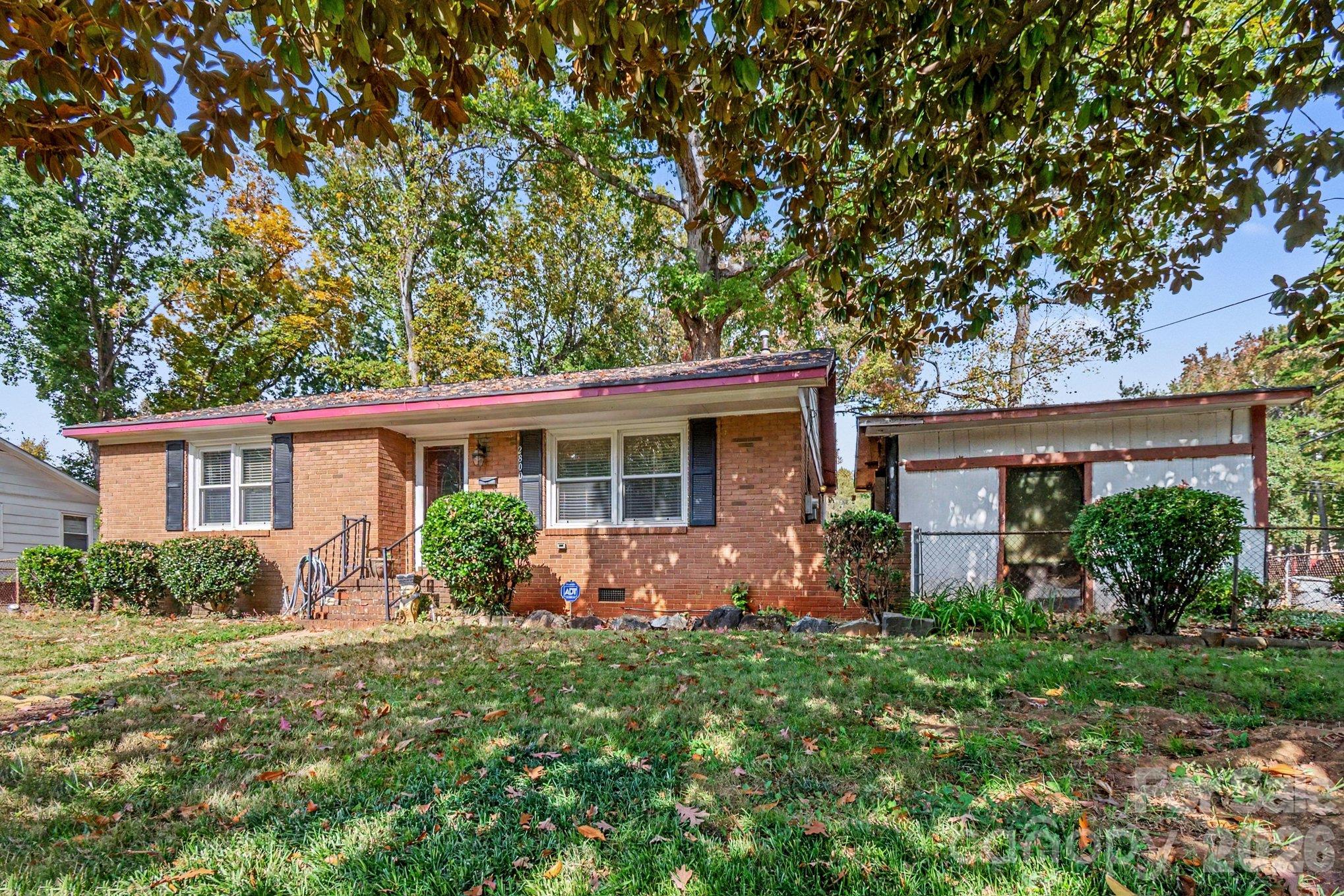 Single Family Residence at 2800 Parkmont Drive, Charlotte, photo 3 of 30