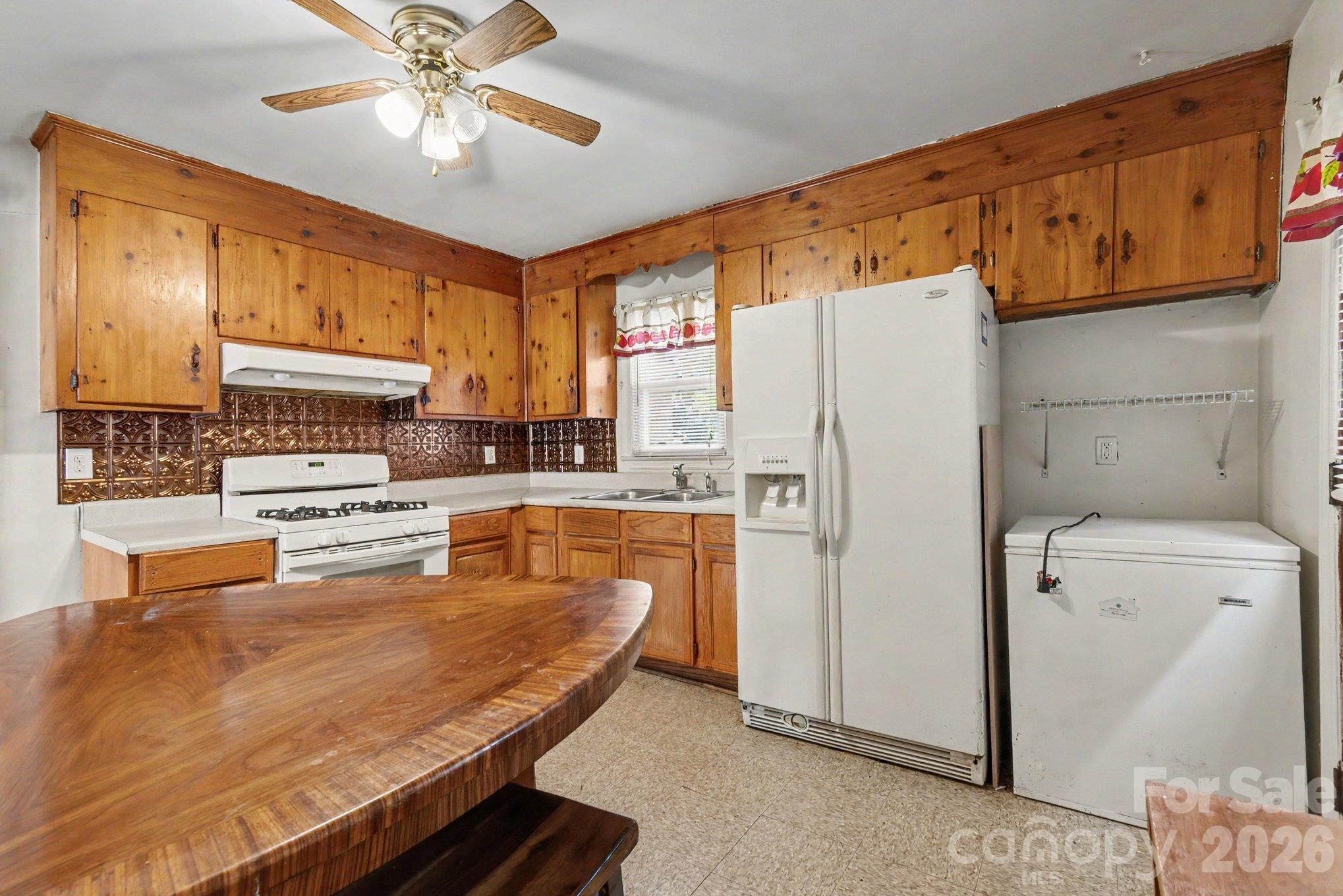 Single Family Residence at 2800 Parkmont Drive, Charlotte, photo 11 of 30