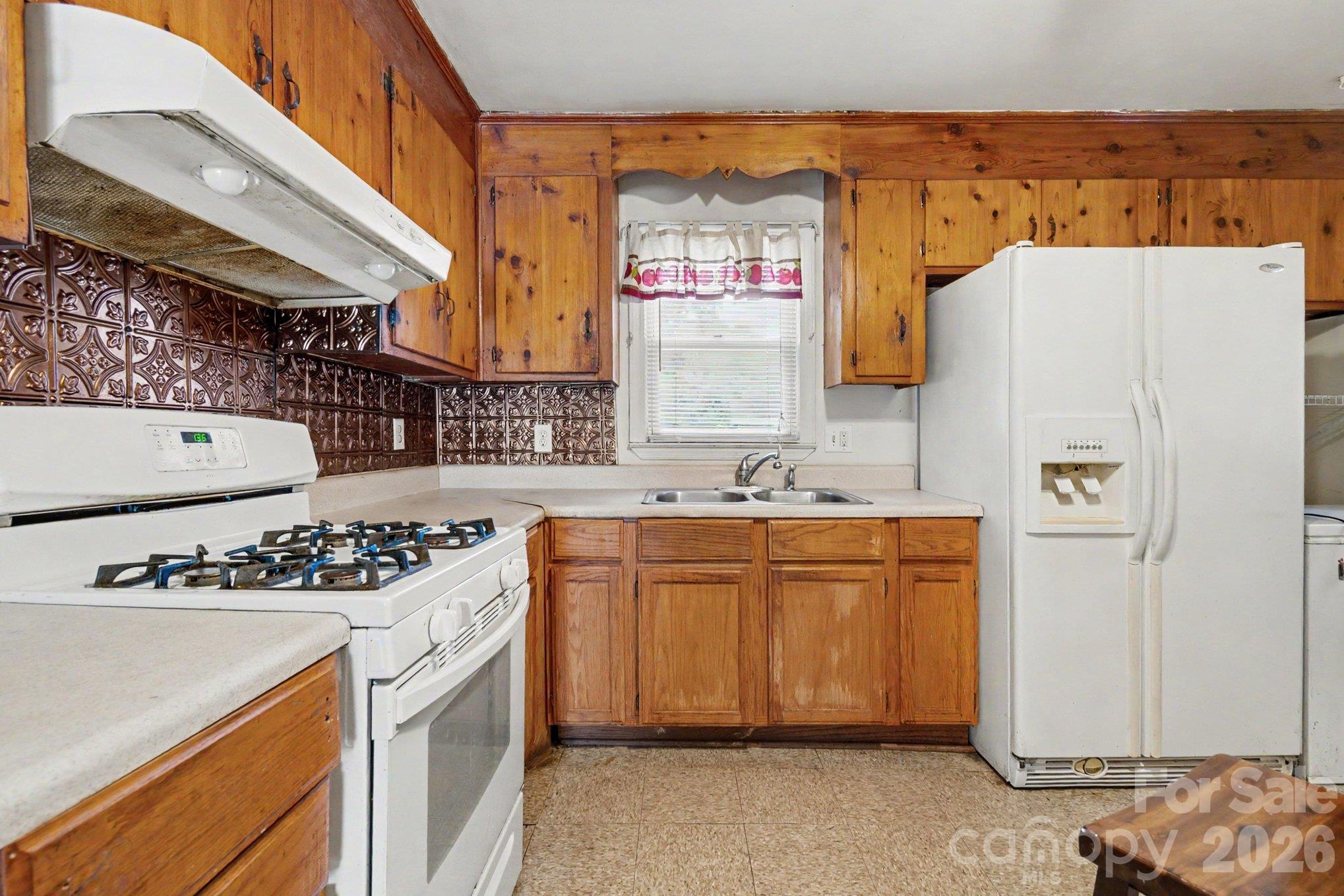 Single Family Residence at 2800 Parkmont Drive, Charlotte, photo 12 of 30