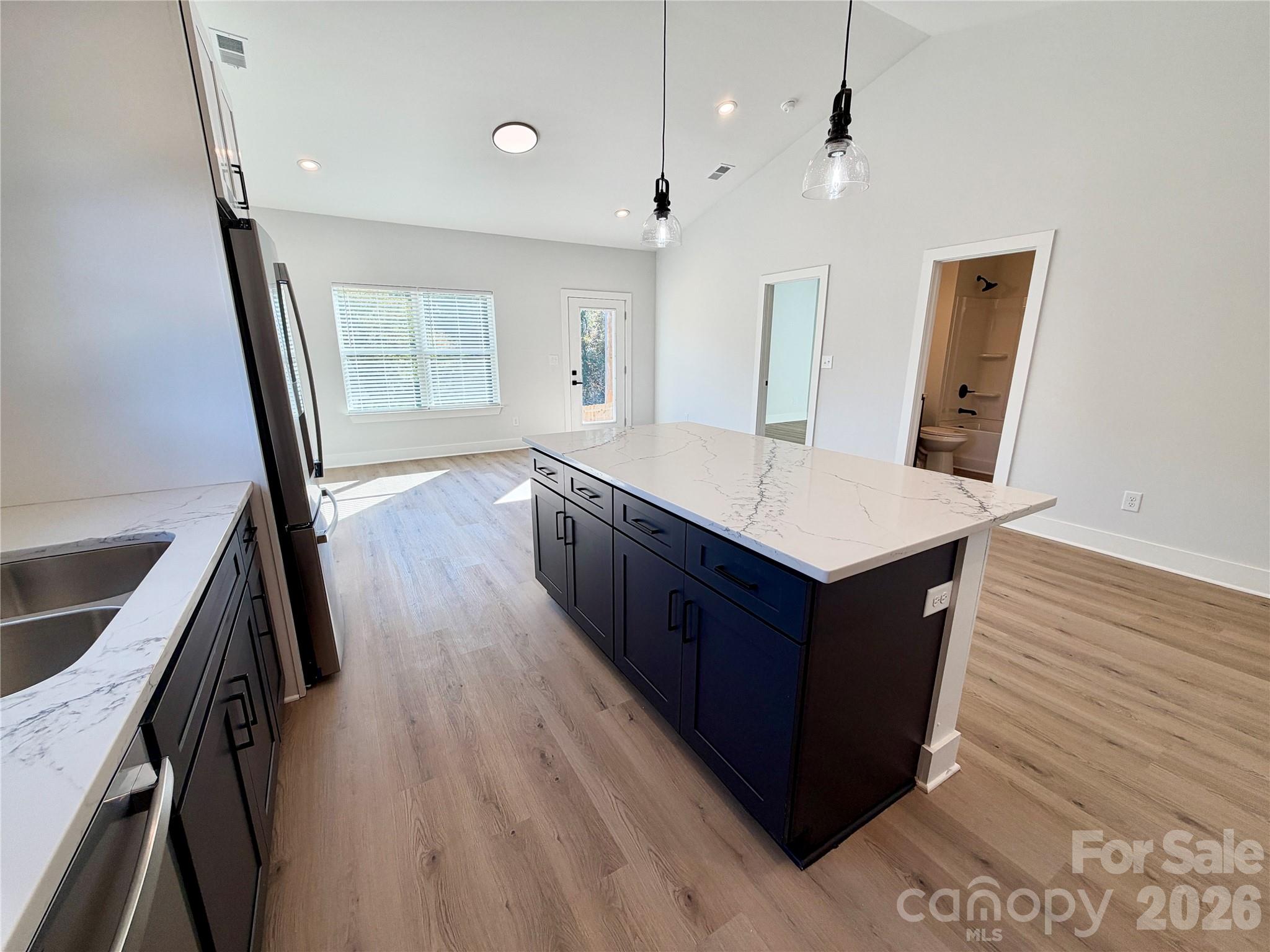 Single Family Residence at 330 S Davis Street, Dallas, photo 16 of 31
