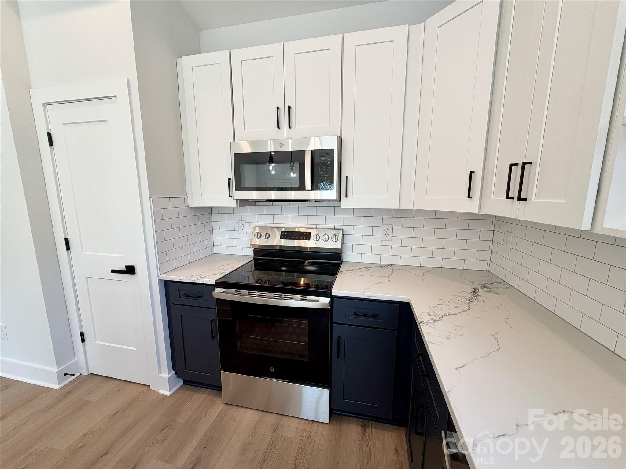 Single Family Residence at 330 S Davis Street, Dallas, photo 17 of 31