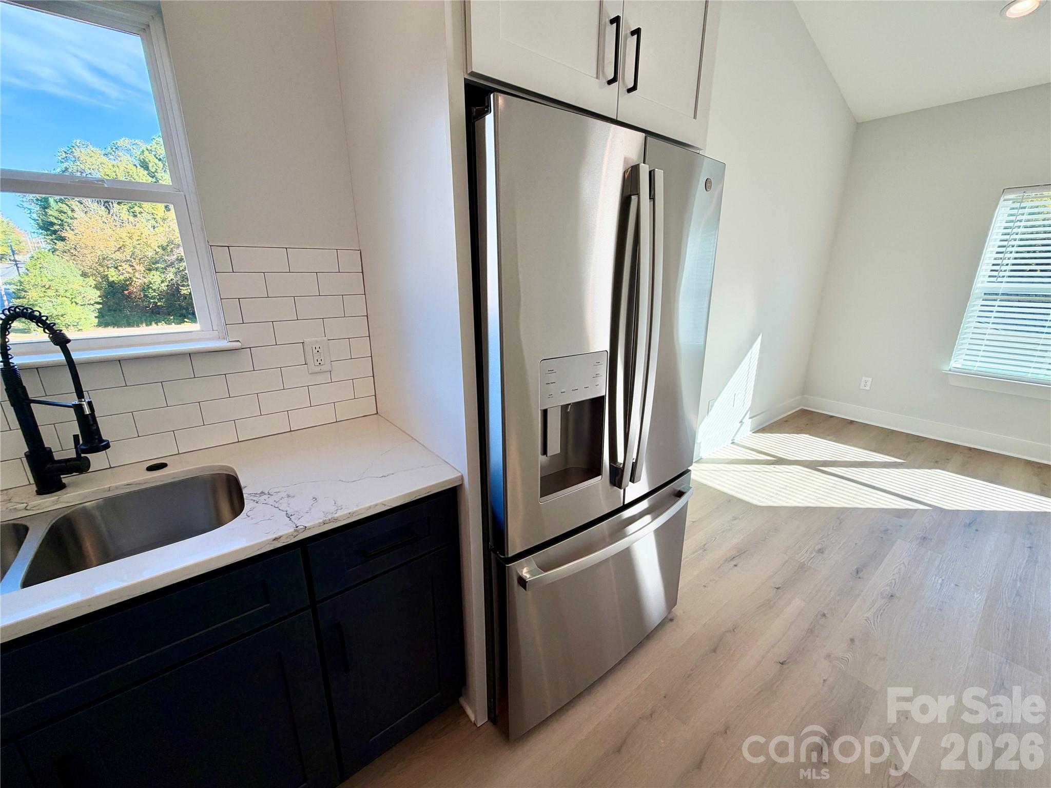 Single Family Residence at 330 S Davis Street, Dallas, photo 18 of 31