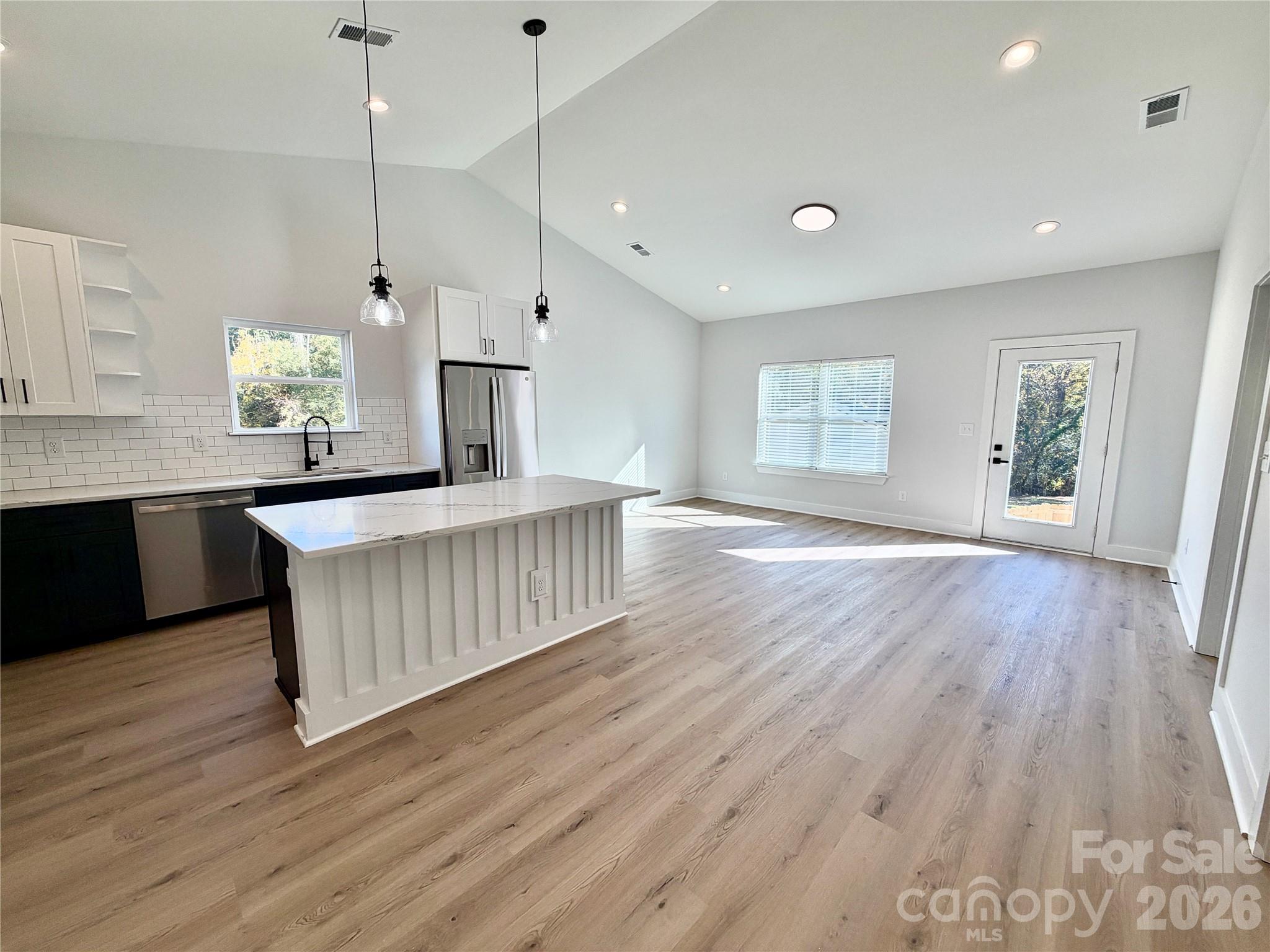 Single Family Residence at 330 S Davis Street, Dallas, photo 19 of 31