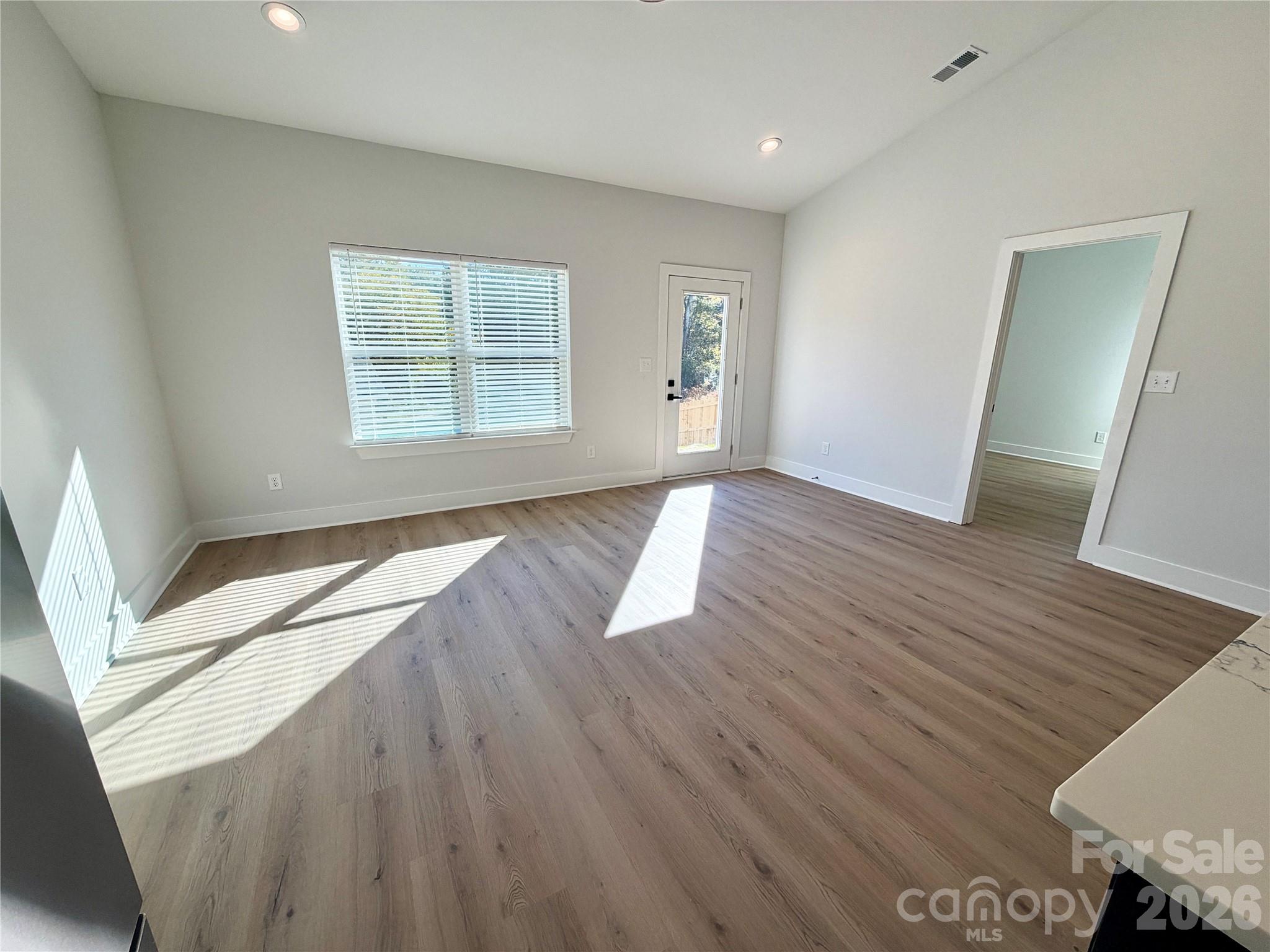 Single Family Residence at 330 S Davis Street, Dallas, photo 21 of 31